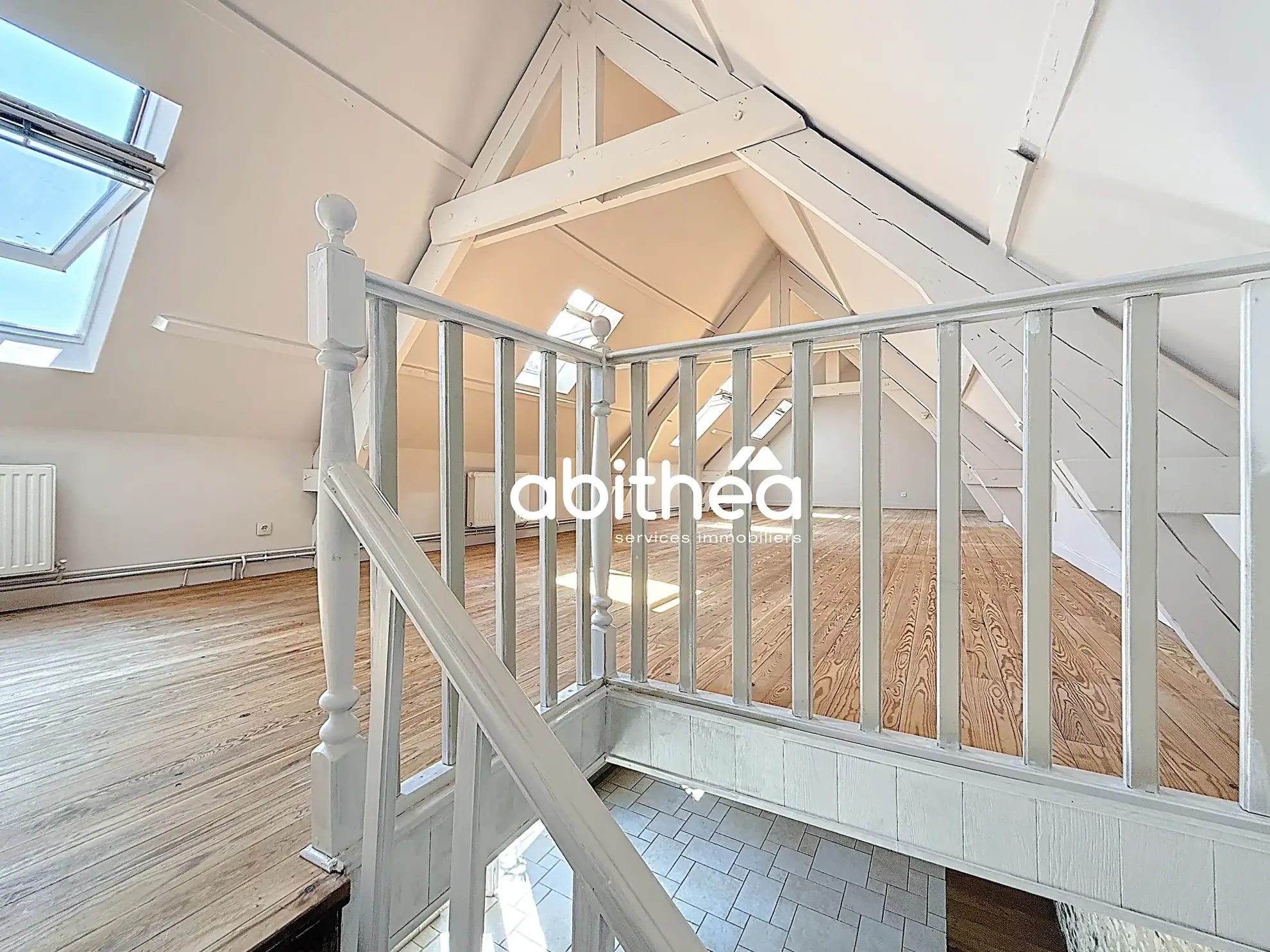 Belle longère en pierres blanches à Maroeuil avec dépendance et jardin ensoleillé 