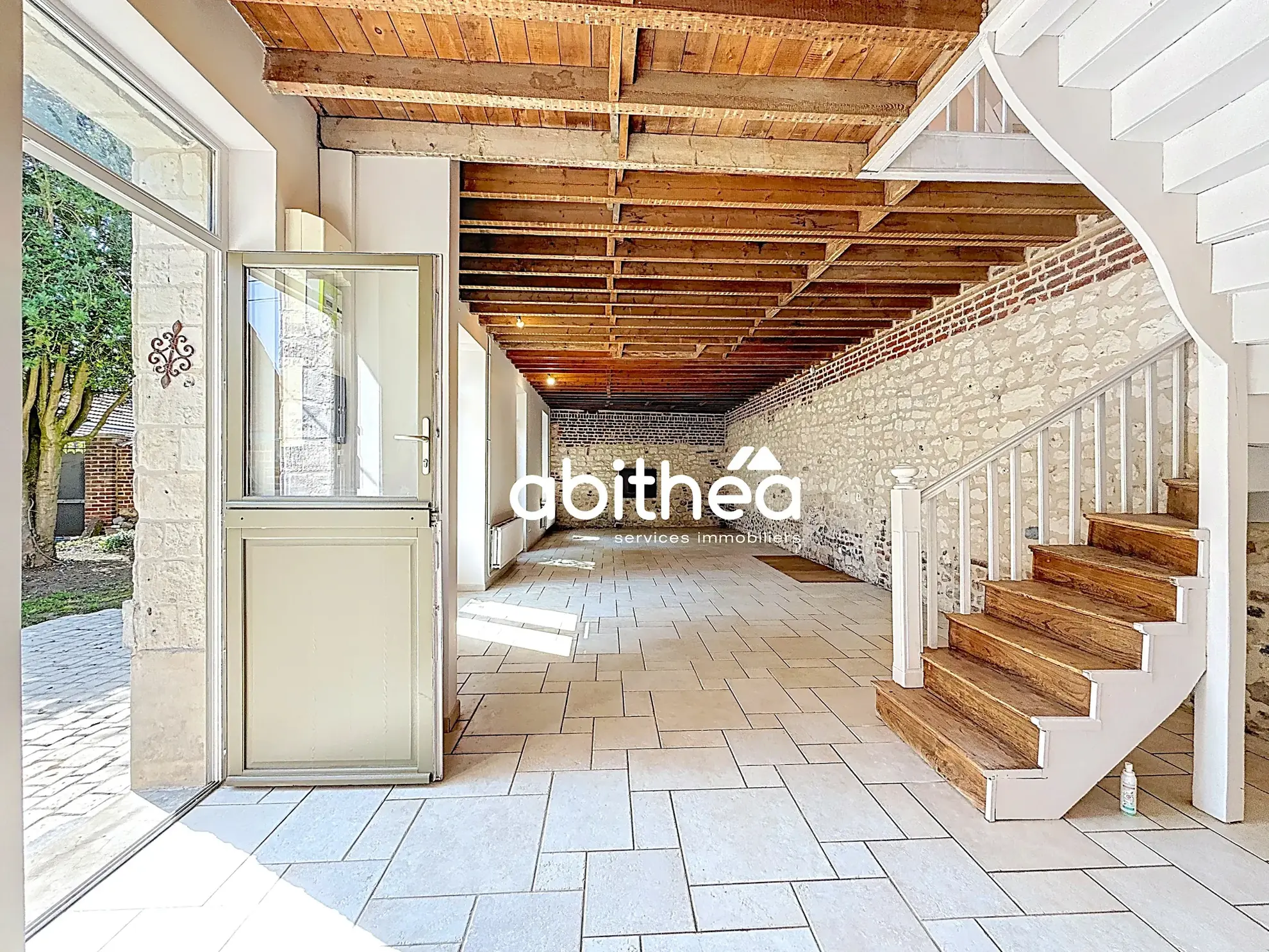 Belle longère en pierres blanches à Maroeuil avec dépendance et jardin ensoleillé 