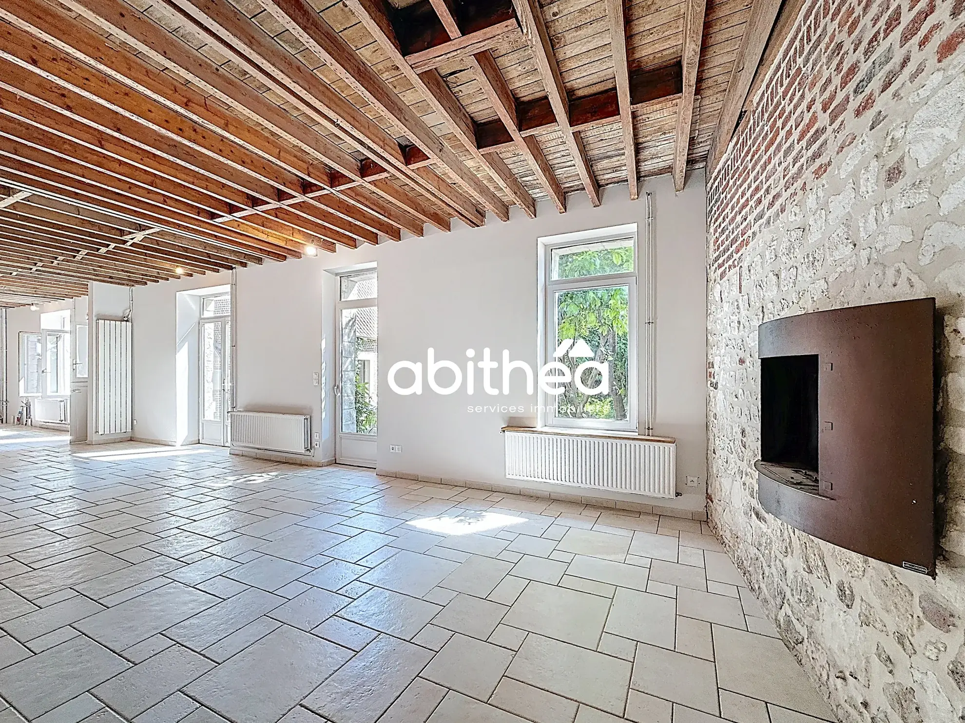 Belle longère en pierres blanches à Maroeuil avec dépendance et jardin ensoleillé 