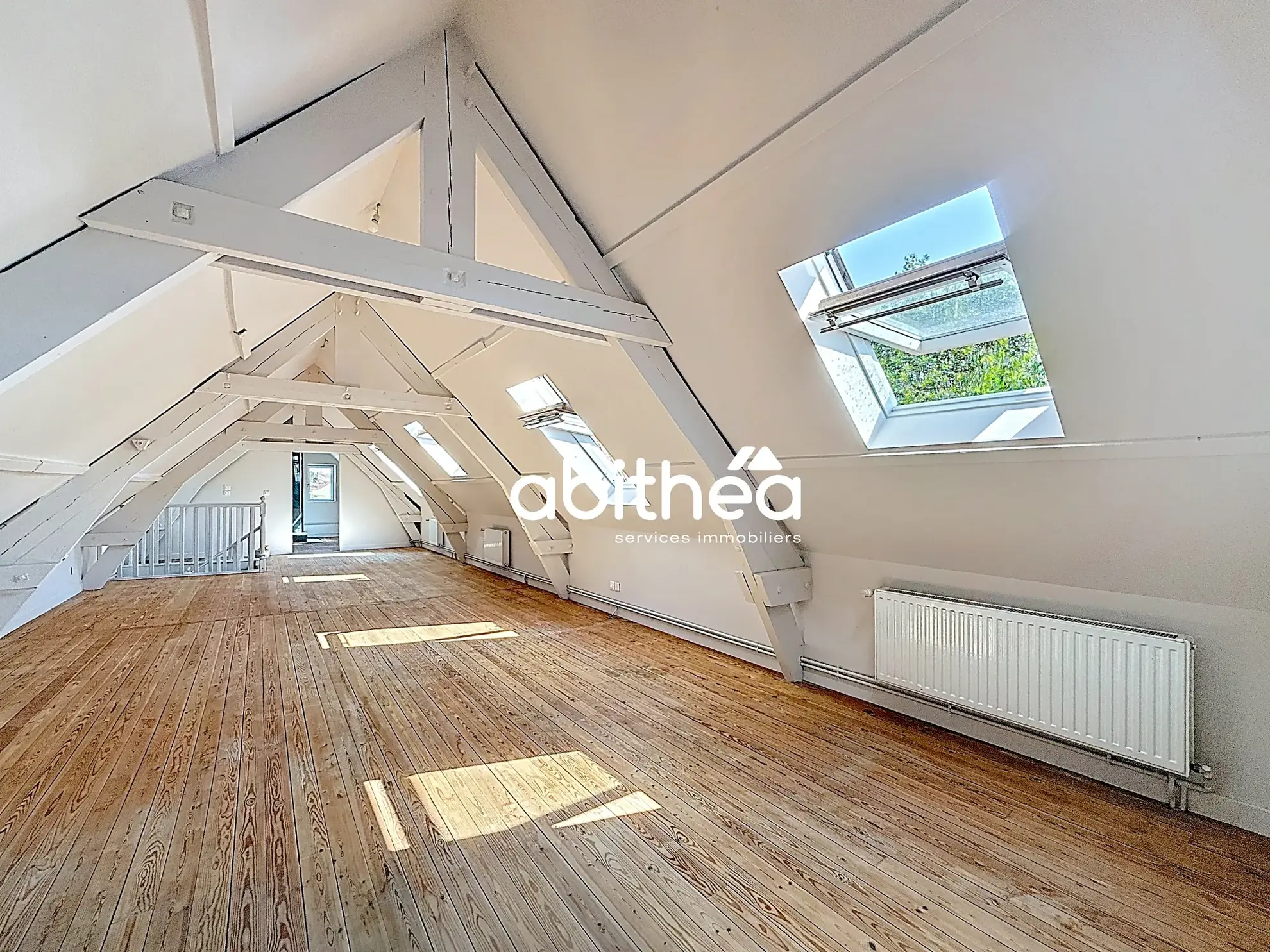 Belle longère en pierres blanches à Maroeuil avec dépendance et jardin ensoleillé 