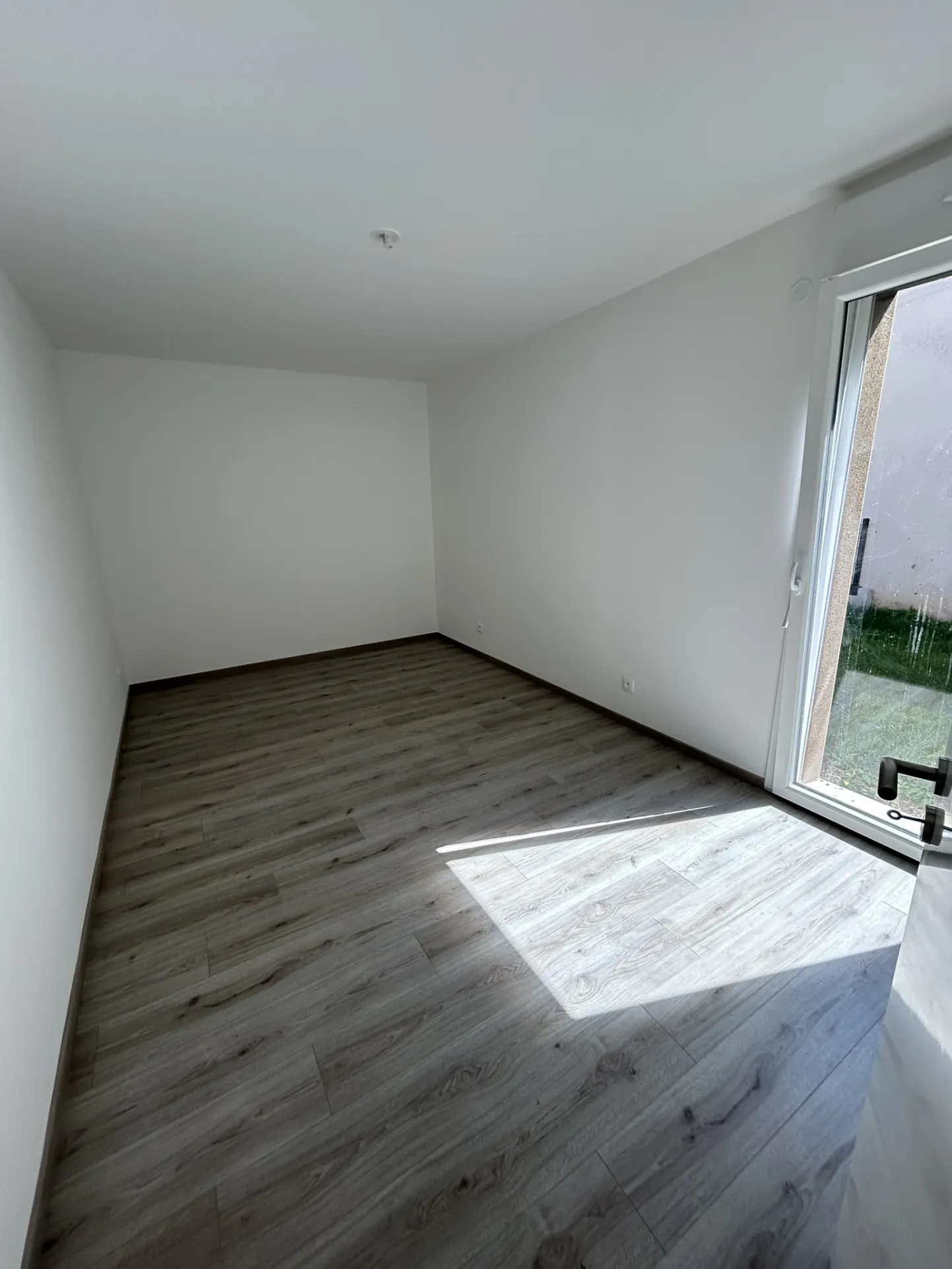 Appartement neuf 3 pièces avec grand jardin à Norroy-le-Veneur 
