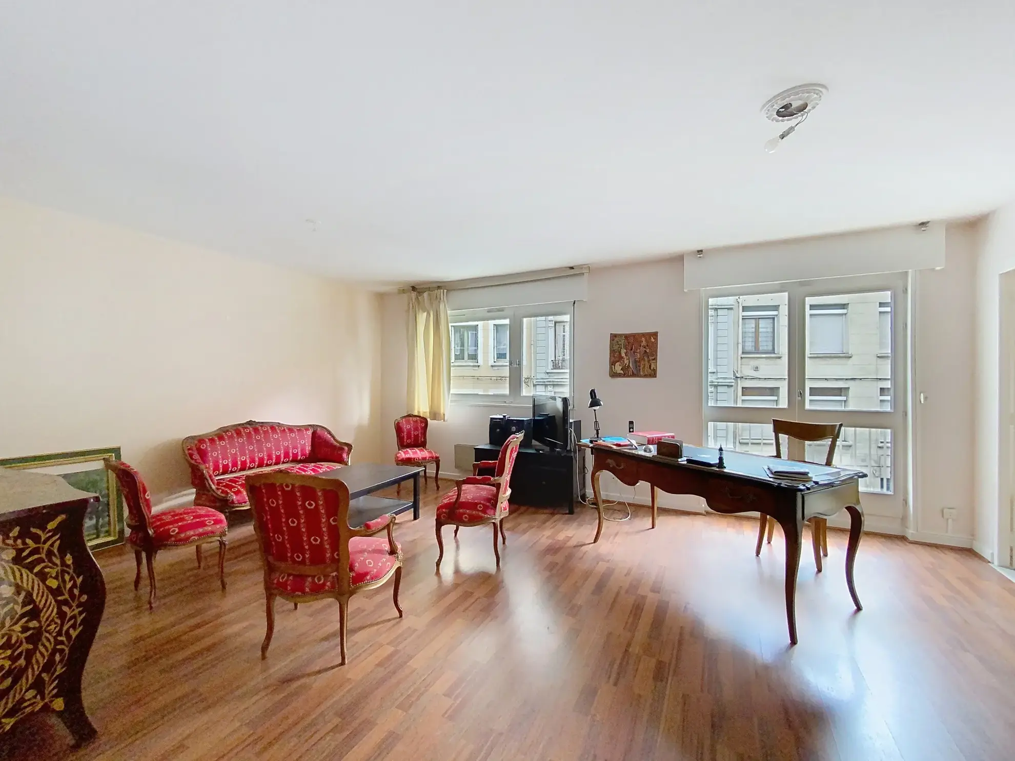 Bel appartement traversant de 78 m² avec balcon, garage et cave à Saint-Étienne 