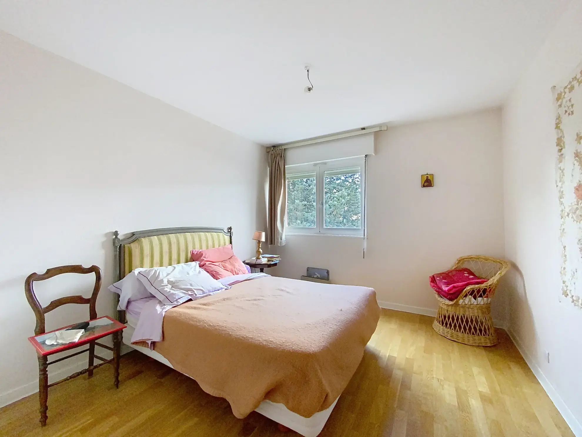Bel appartement traversant de 78 m² avec balcon, garage et cave à Saint-Étienne 