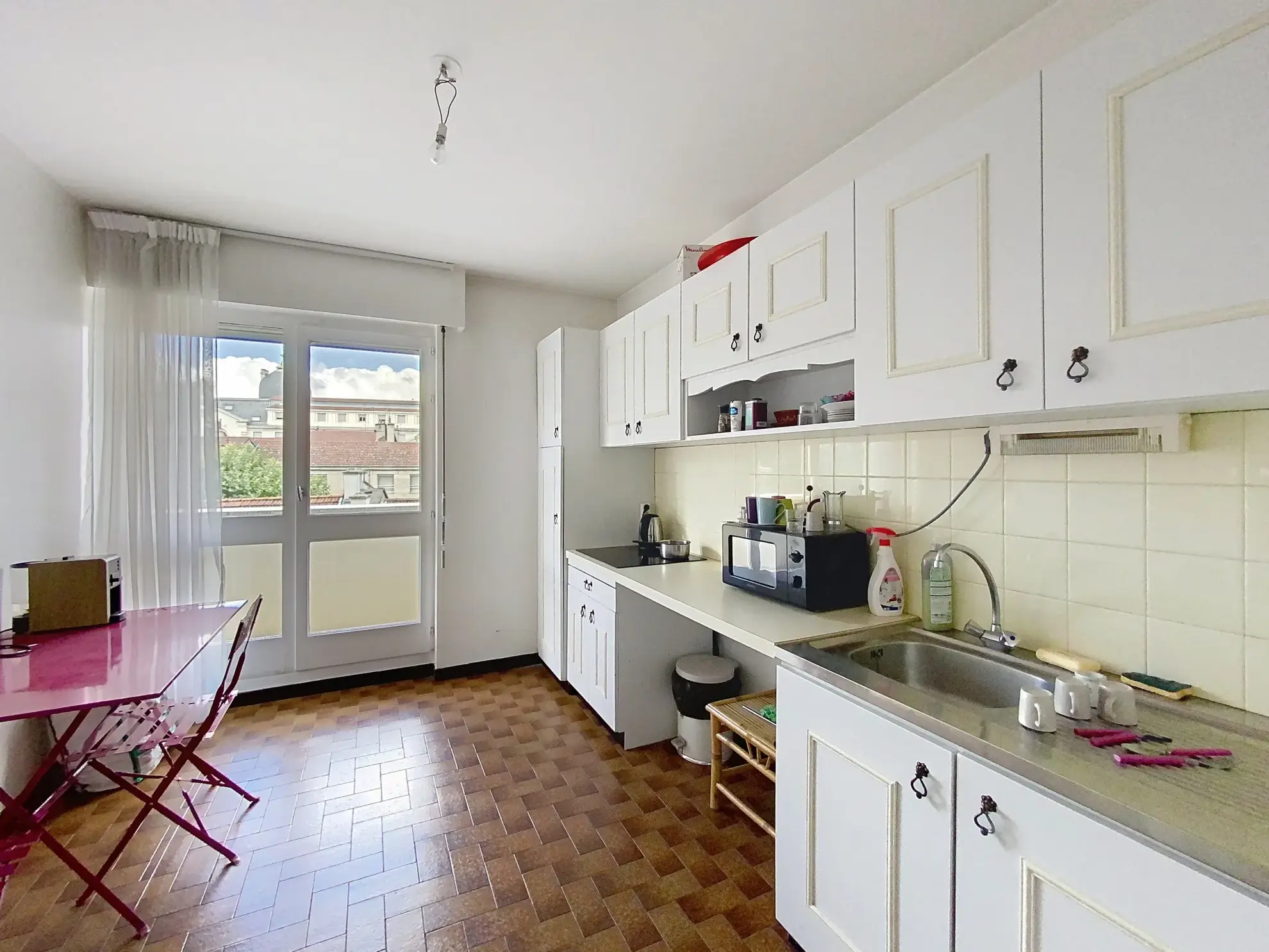 Bel appartement traversant de 78 m² avec balcon, garage et cave à Saint-Étienne 