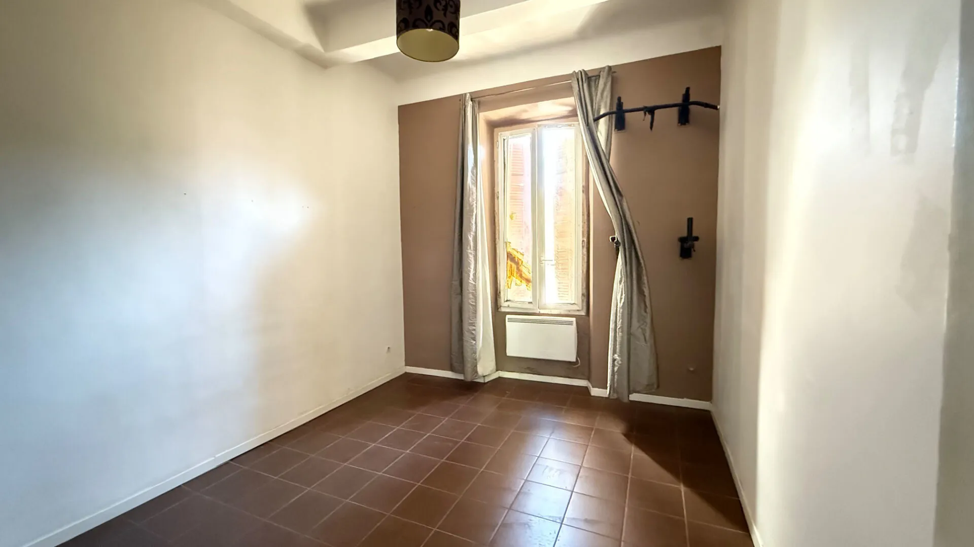 Appartement Type 3 à Gardanne avec terrasse et fort potentiel 