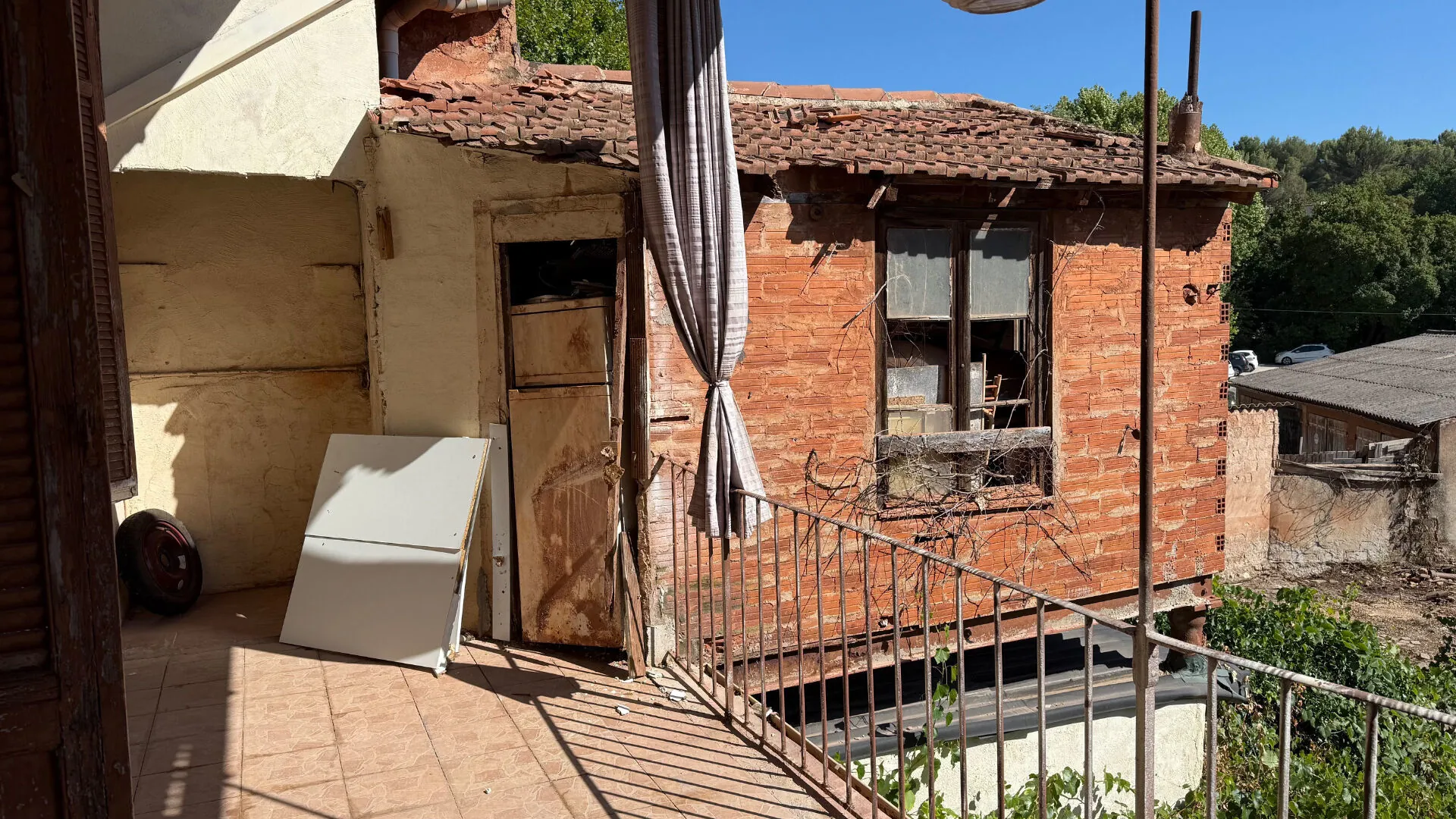 Appartement Type 3 à Gardanne avec terrasse et fort potentiel 