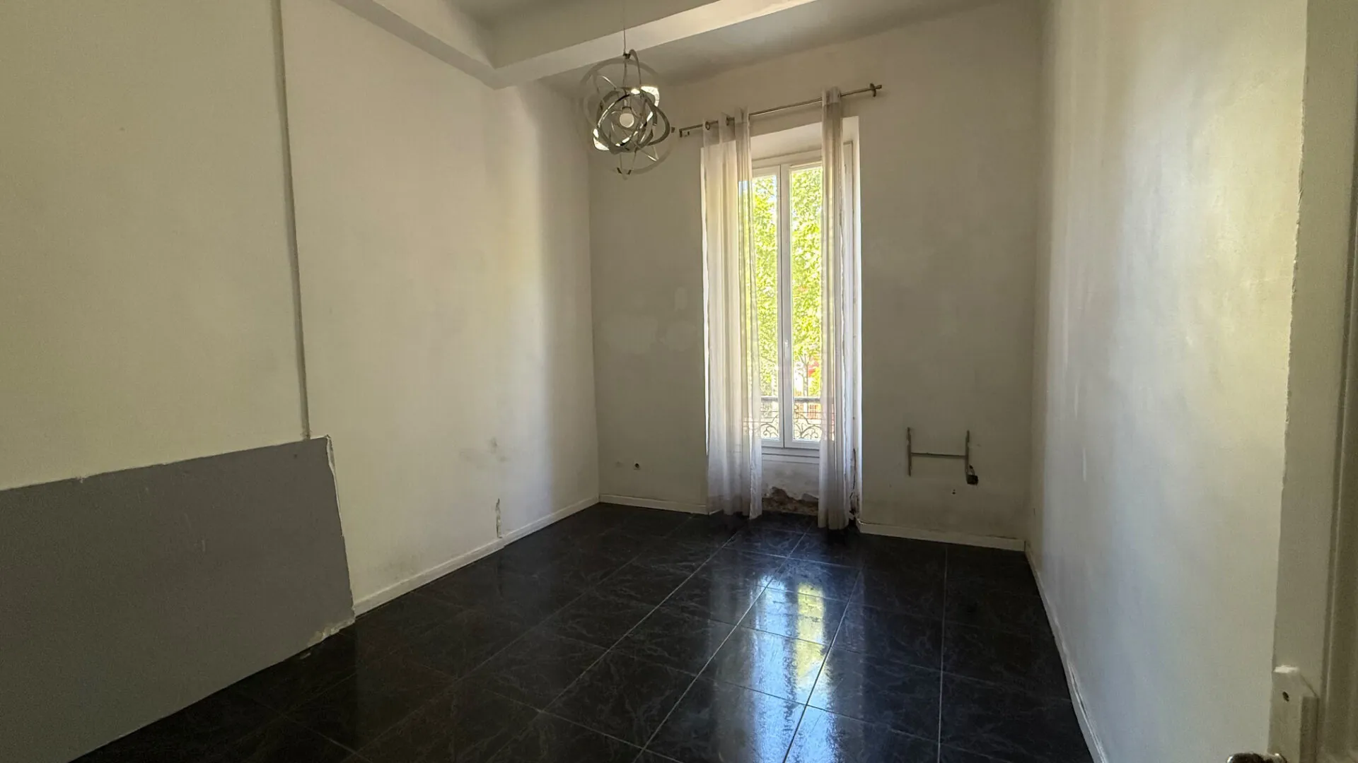Appartement Type 3 à Gardanne avec terrasse et fort potentiel 