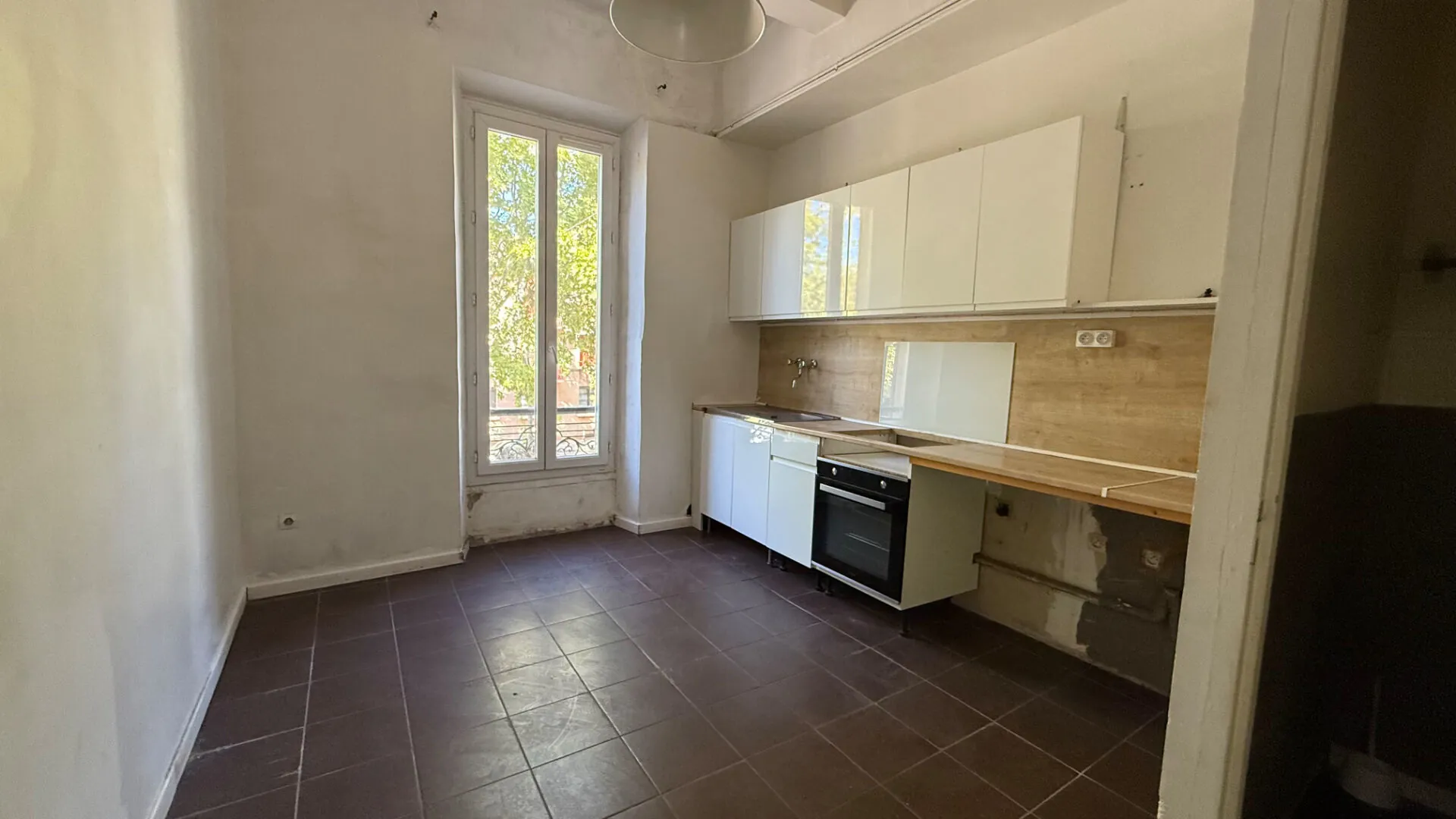 Appartement Type 3 à Gardanne avec terrasse et fort potentiel 