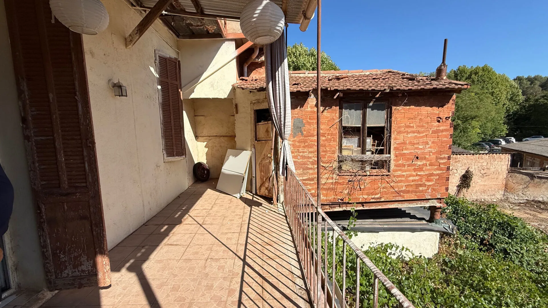Appartement Type 3 à Gardanne avec terrasse et fort potentiel 