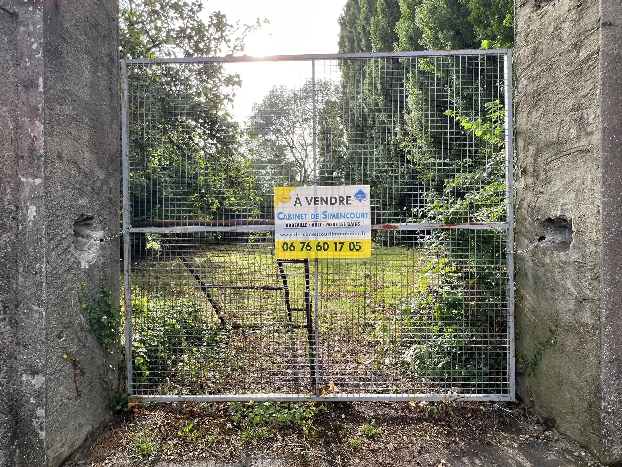 Terrain à bâtir de 2 219 m² à Feuquieres-en-Vimeu – Secteur calme 