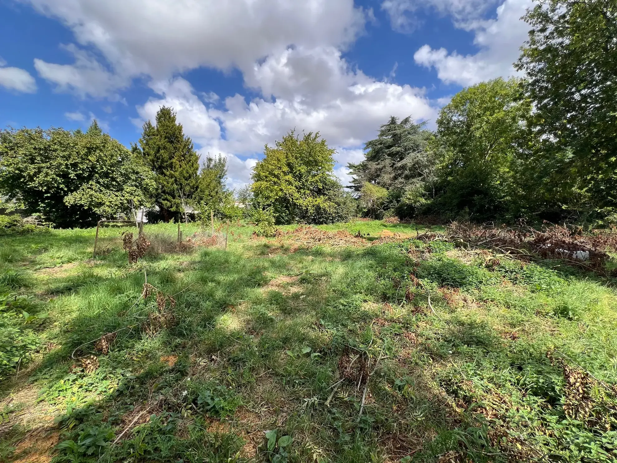 Terrain à bâtir de 2 219 m² à Feuquieres-en-Vimeu – Secteur calme 