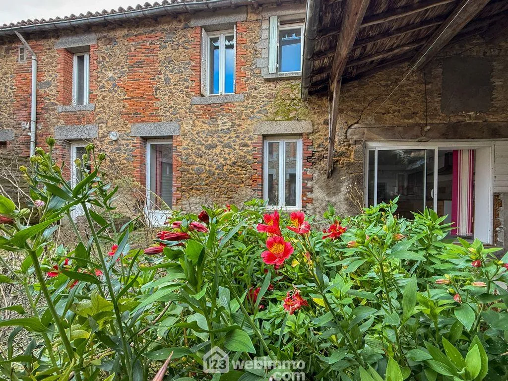 Maison en pierre de 202 m² à Saint-Mesmin, belles volumes, potentiel de rénovation
