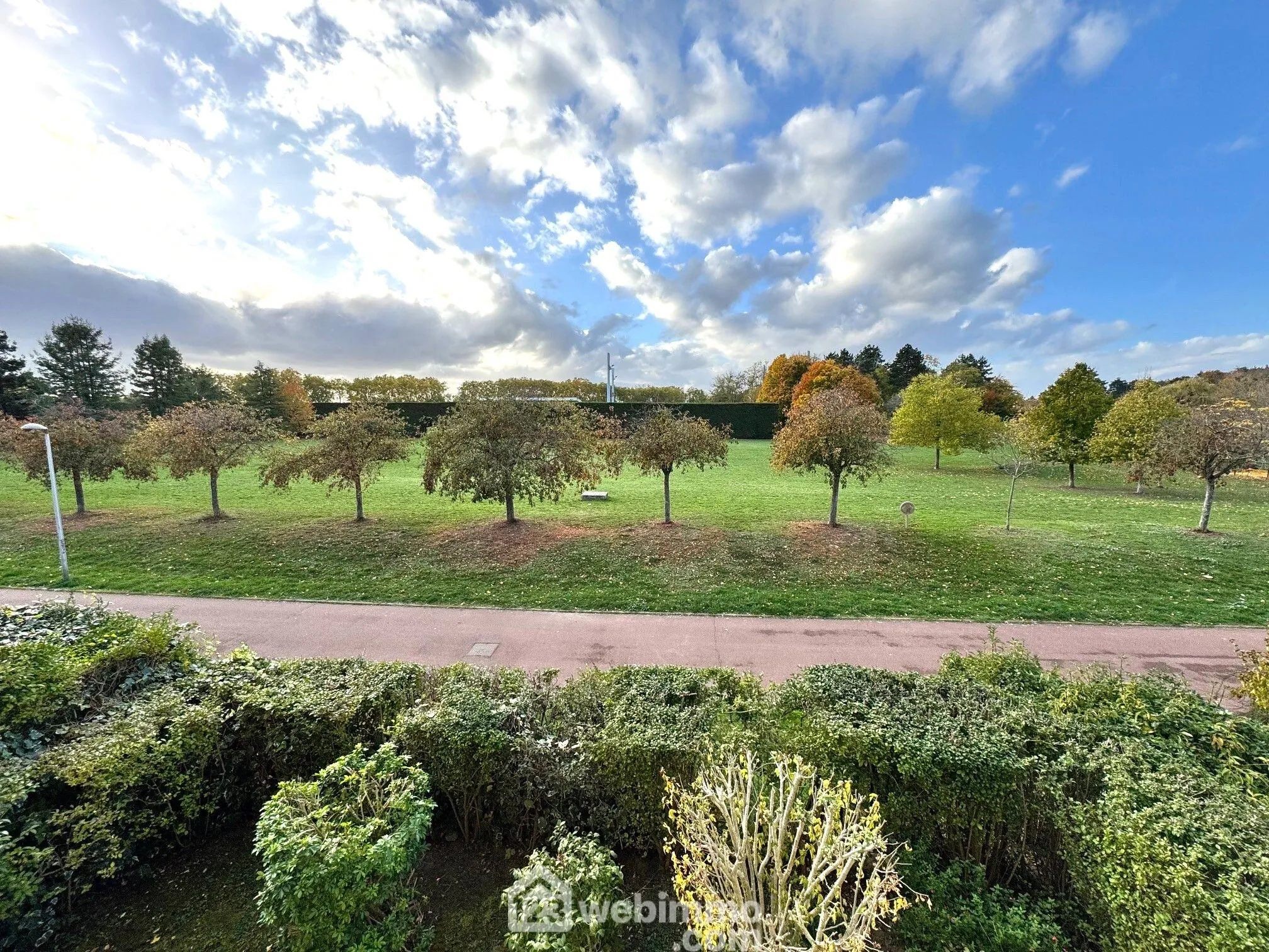 Appartement 82m² à Evry-Courcouronnes avec vue sur parc, proche commodités 