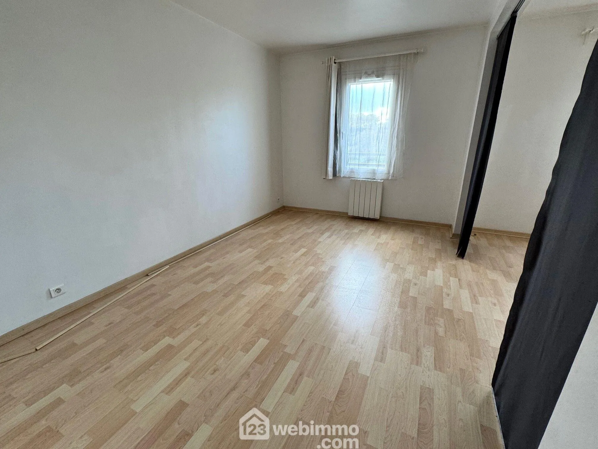 Appartement 82m² à Evry-Courcouronnes avec vue sur parc, proche commodités 