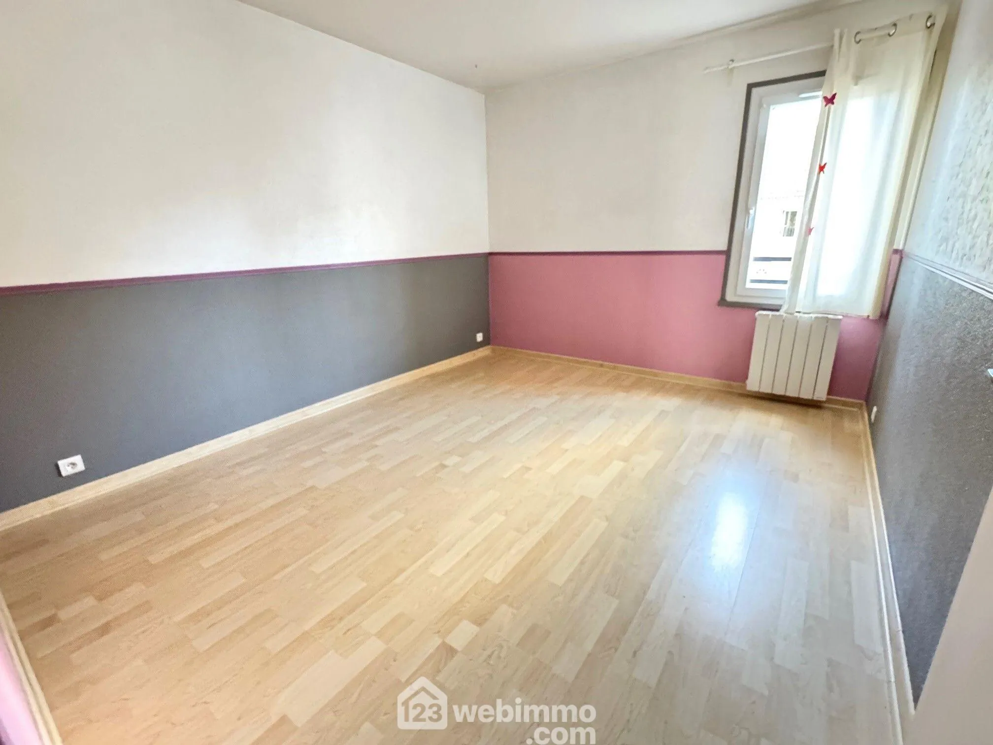 Appartement 82m² à Evry-Courcouronnes avec vue sur parc, proche commodités 