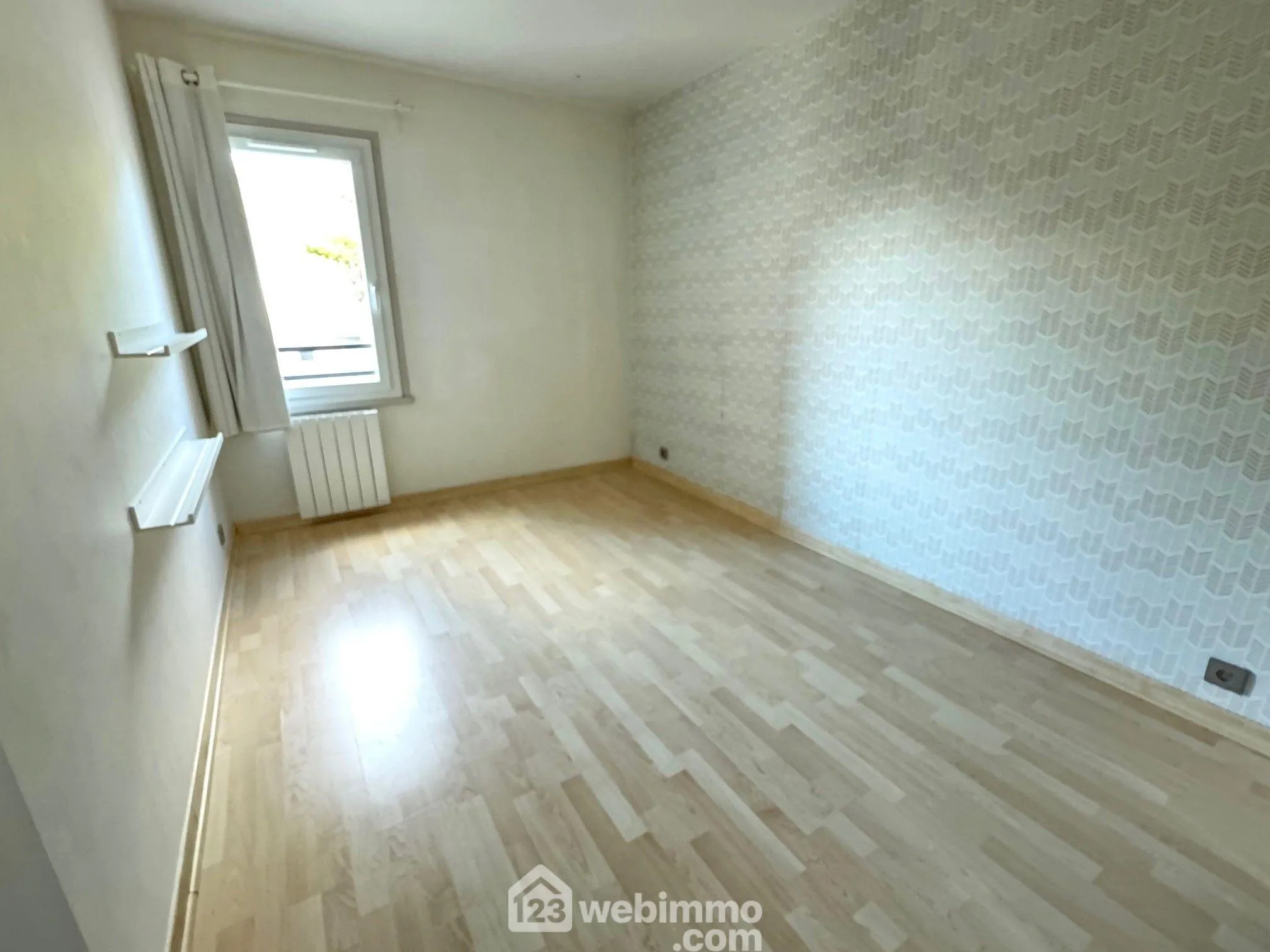 Appartement 82m² à Evry-Courcouronnes avec vue sur parc, proche commodités 