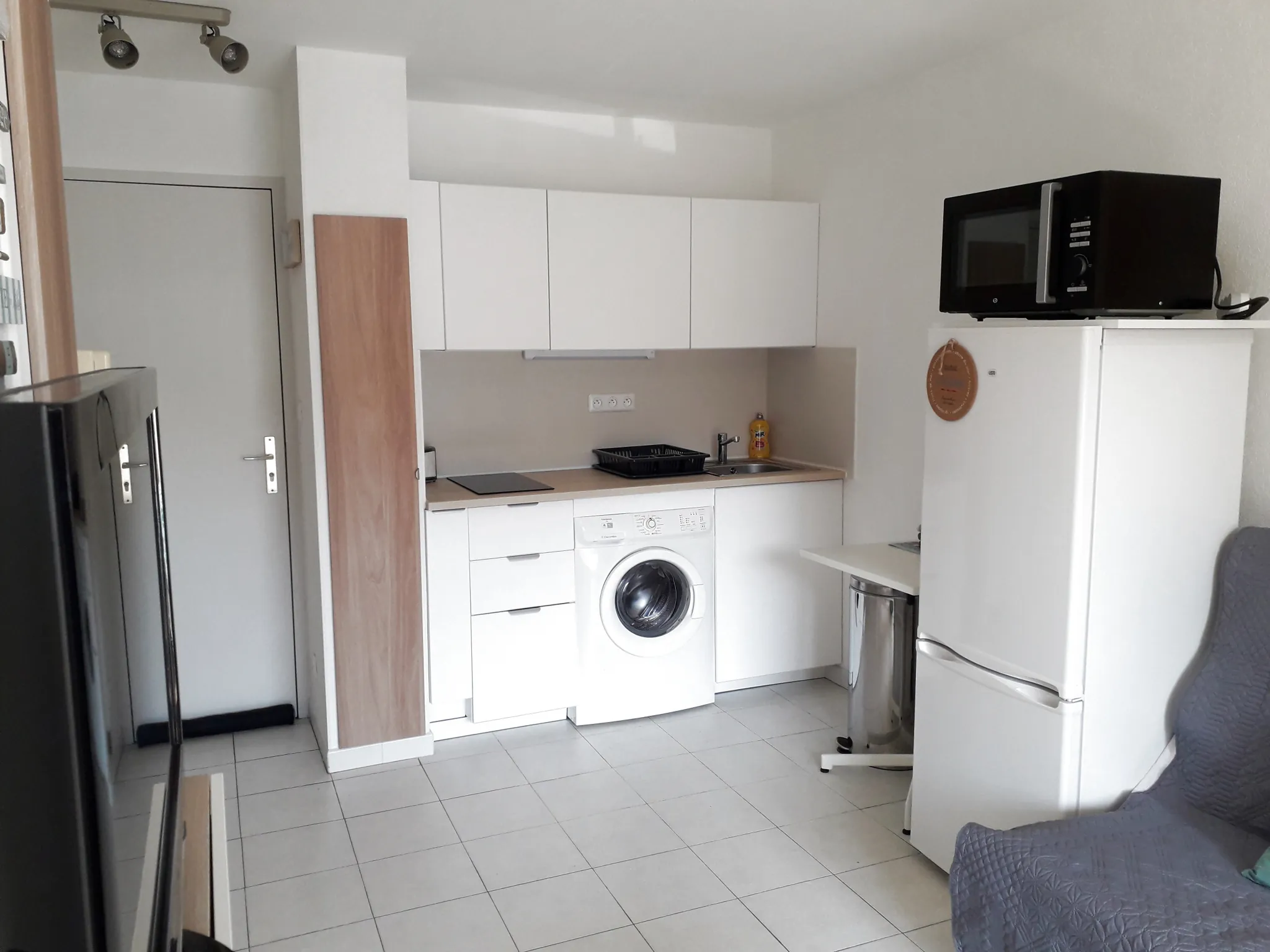 Charmant T2 avec terrasse à Carqueiranne, proximité plages et centre-ville 