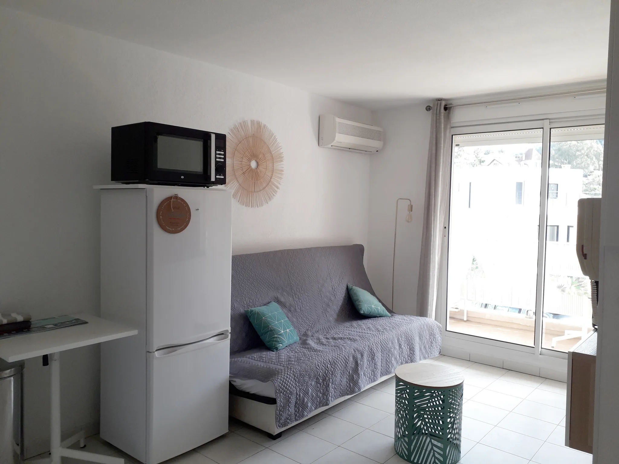 Charmant T2 avec terrasse à Carqueiranne, proximité plages et centre-ville 