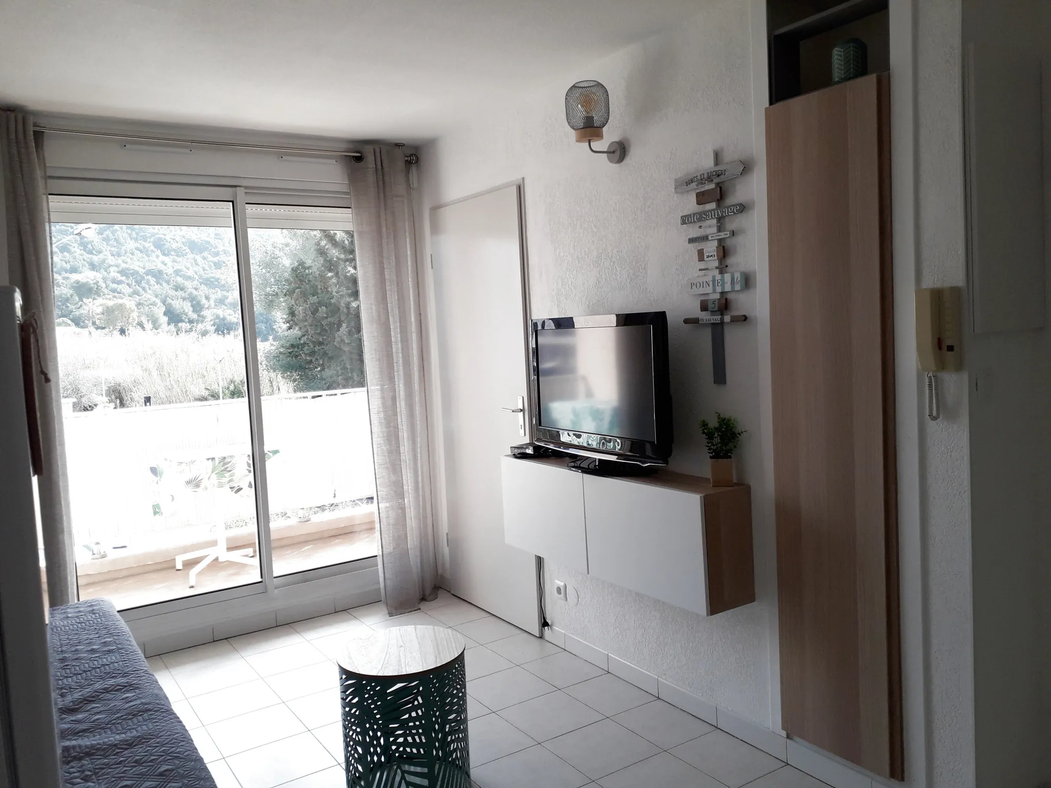 Charmant T2 avec terrasse à Carqueiranne, proximité plages et centre-ville 