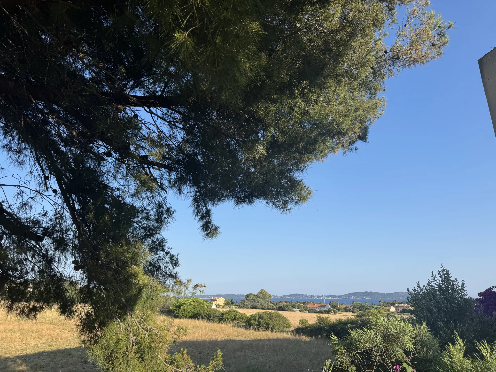 Charmant T2 avec terrasse à Carqueiranne, proximité plages et centre-ville