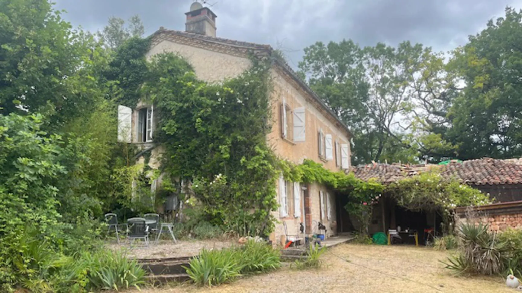 Maison de campagne avec jardin à Itzac, calme et potentielle rénovation 