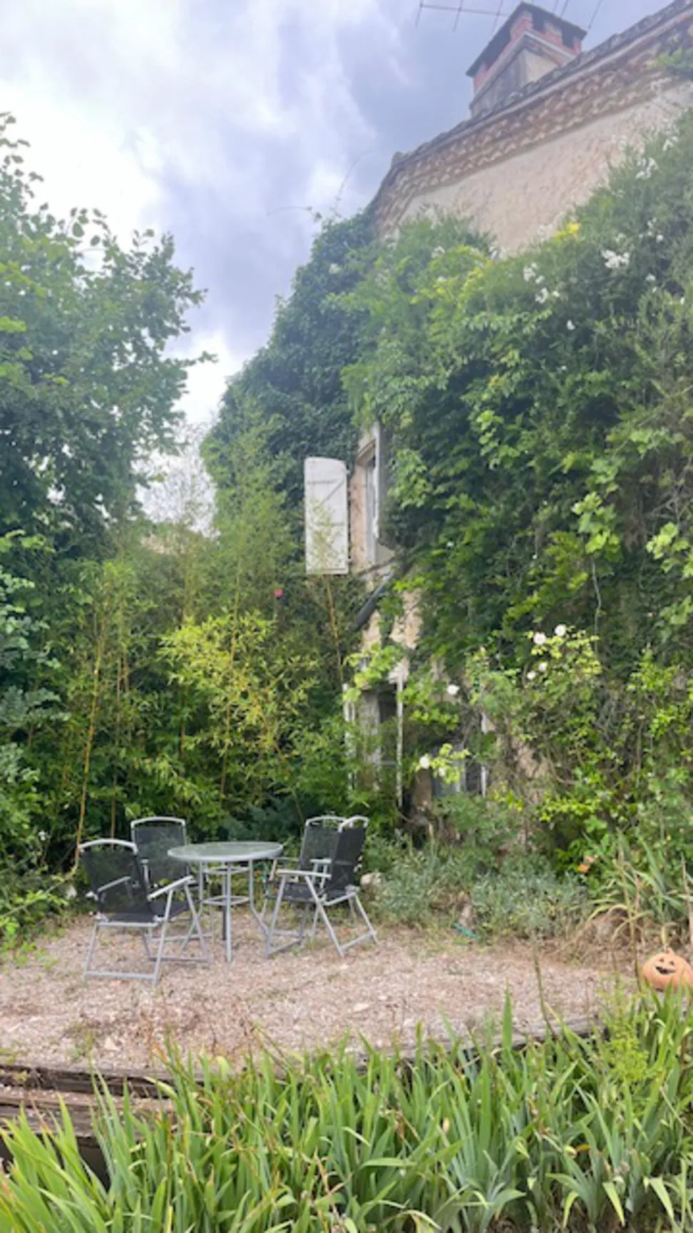 Maison de campagne avec jardin à Itzac, calme et potentielle rénovation 