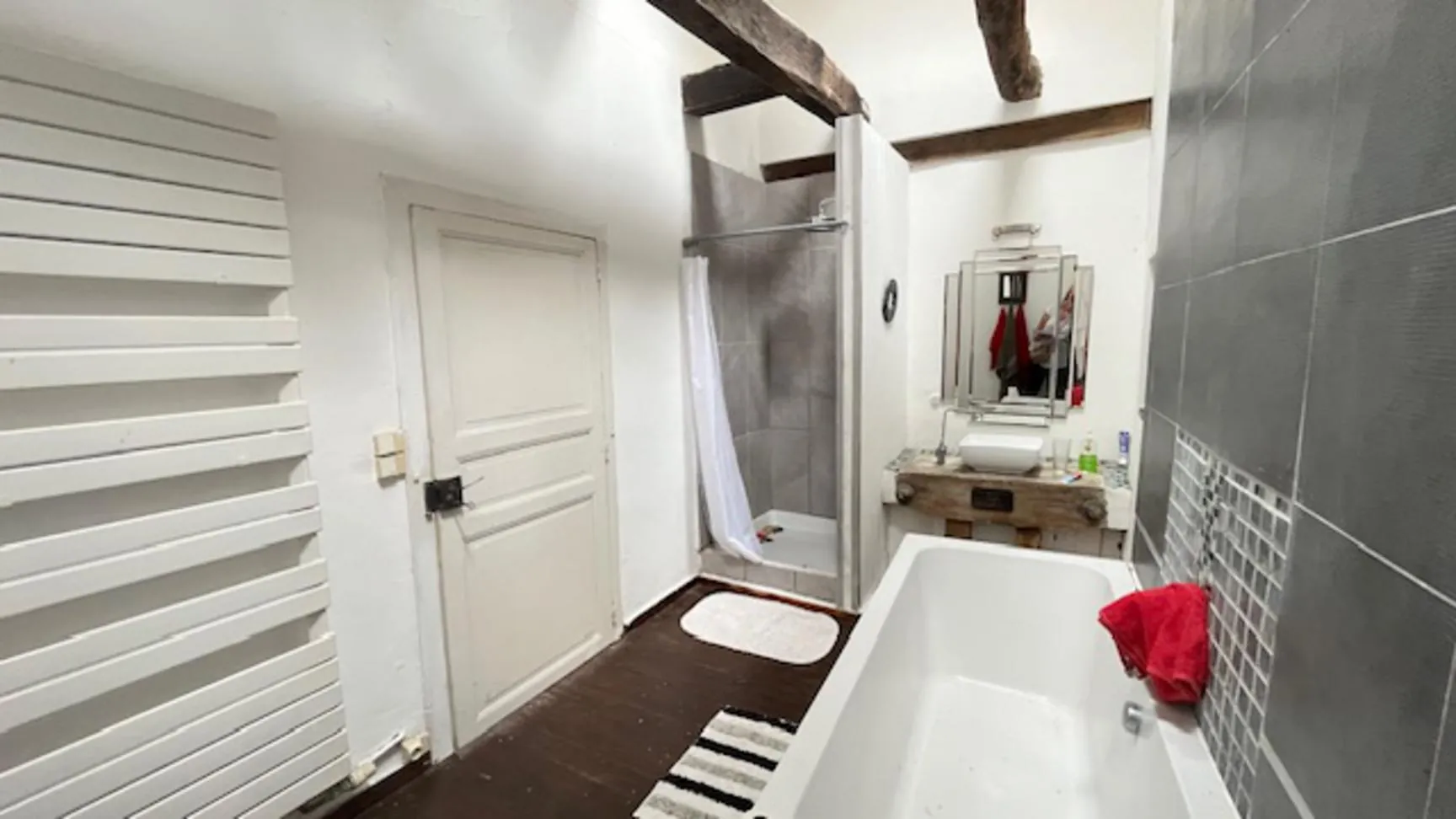 Maison de campagne avec jardin à Itzac, calme et potentielle rénovation 