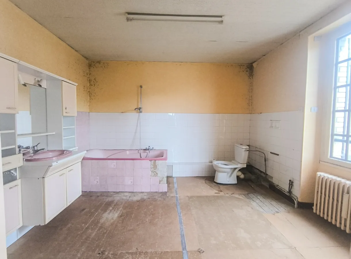 Maison à Château-Thierry avec grand potentiel, garage et jardin - À rafraîchir 