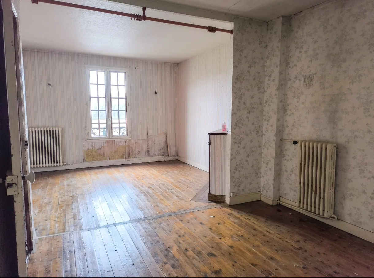 Maison à Château-Thierry avec grand potentiel, garage et jardin - À rafraîchir 