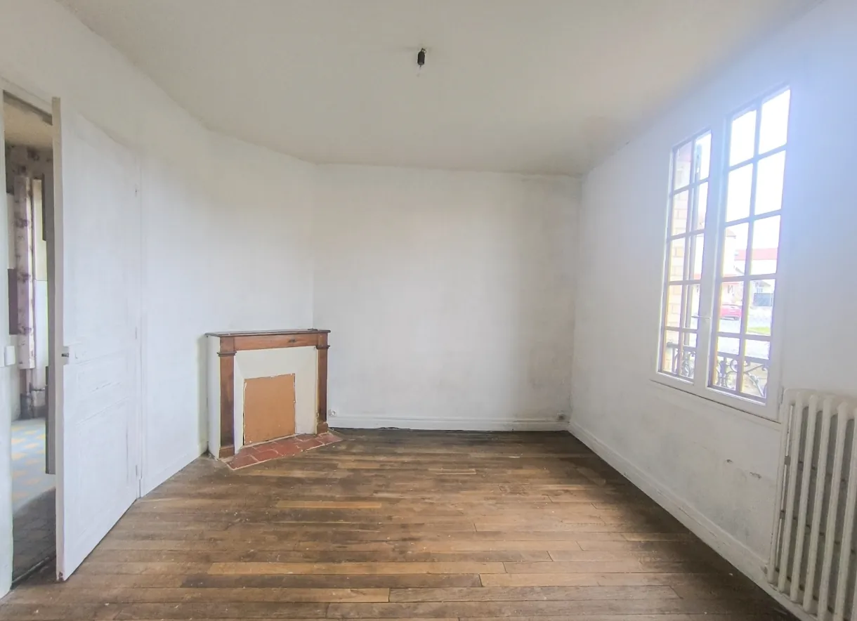 Maison à Château-Thierry avec grand potentiel, garage et jardin - À rafraîchir 