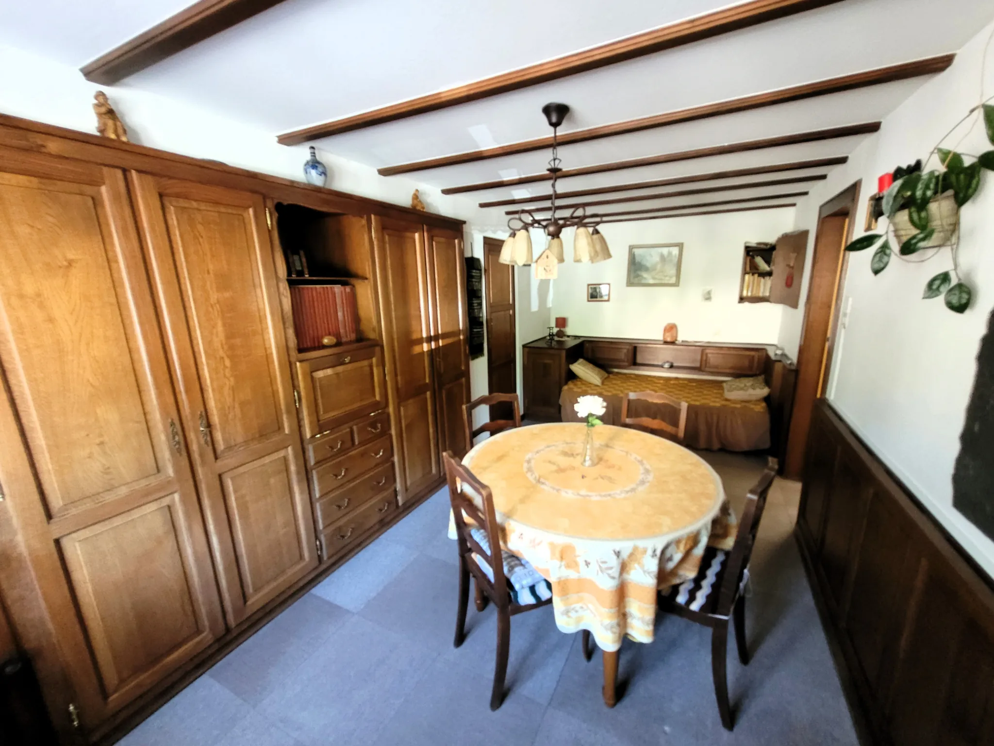 Maison spacieuse de 220 m² avec terrain ensoleillé à Soultzeren 