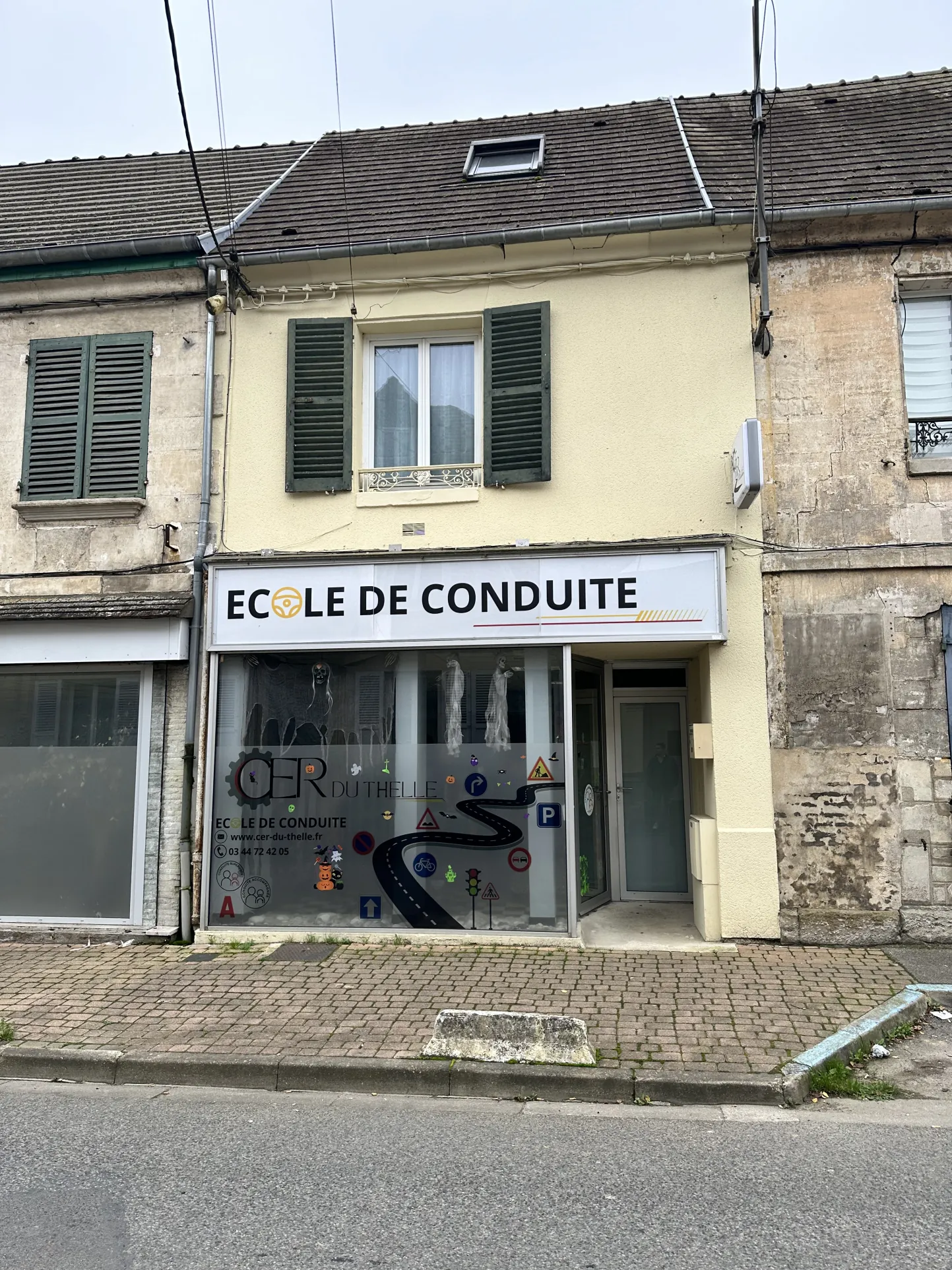 Opportunité d'investissement immobilier avec local commercial et appartement à Neuilly-en-Thelle