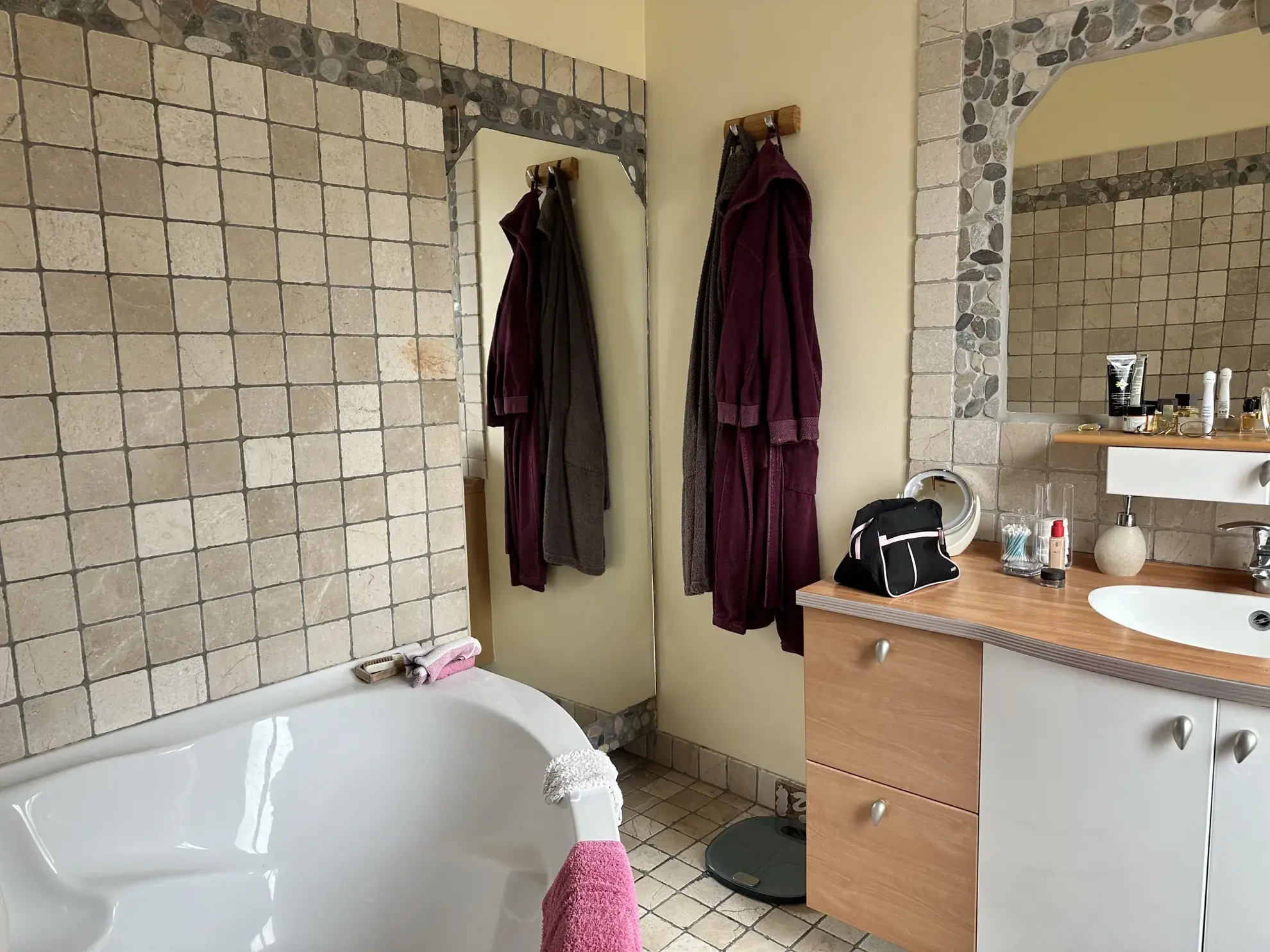 Opportunité d'investissement immobilier avec local commercial et appartement à Neuilly-en-Thelle 