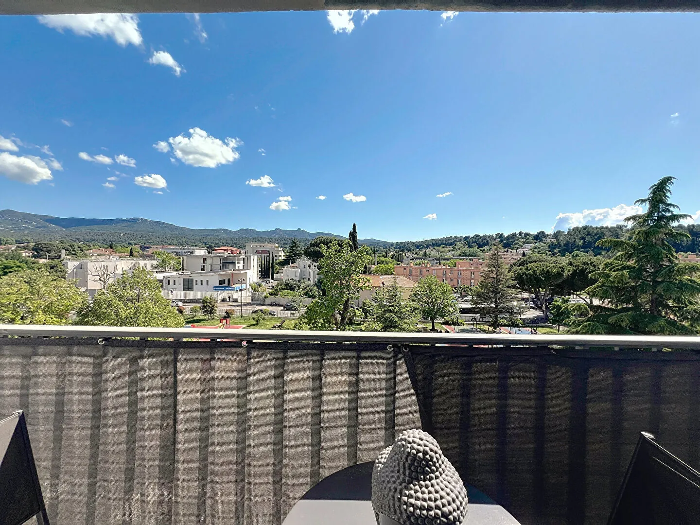Appartement avec balcon, cave et garage à Gardanne (13120)