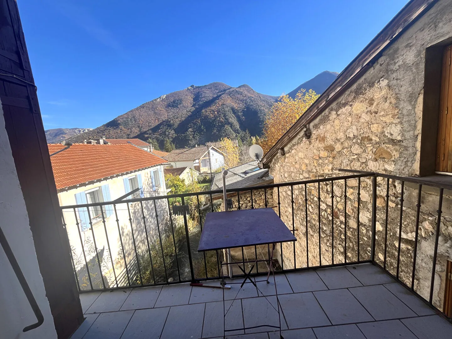 Appartement traversant avec balcon plein sud à Veynes - 33 m² 