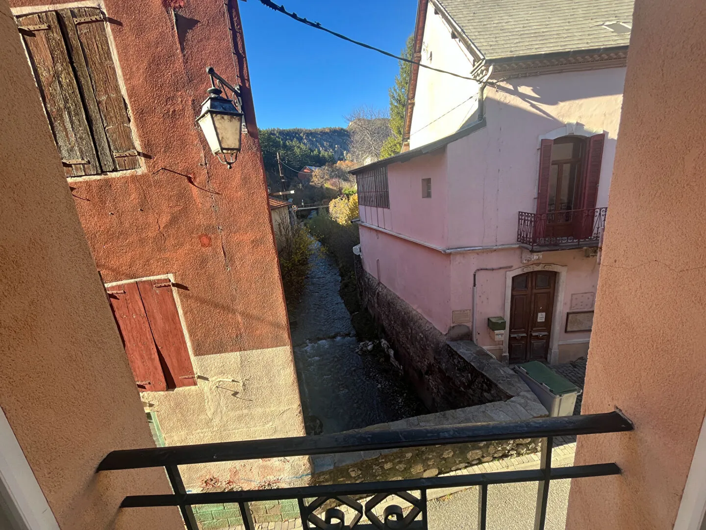 Appartement traversant avec balcon plein sud à Veynes - 33 m² 