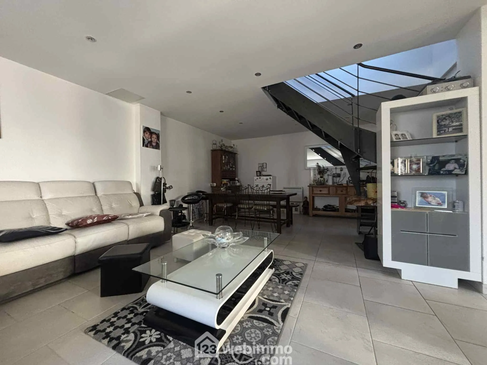 Maison de ville rénovée de 76,4 m² à Châtellerault, centre-ville 