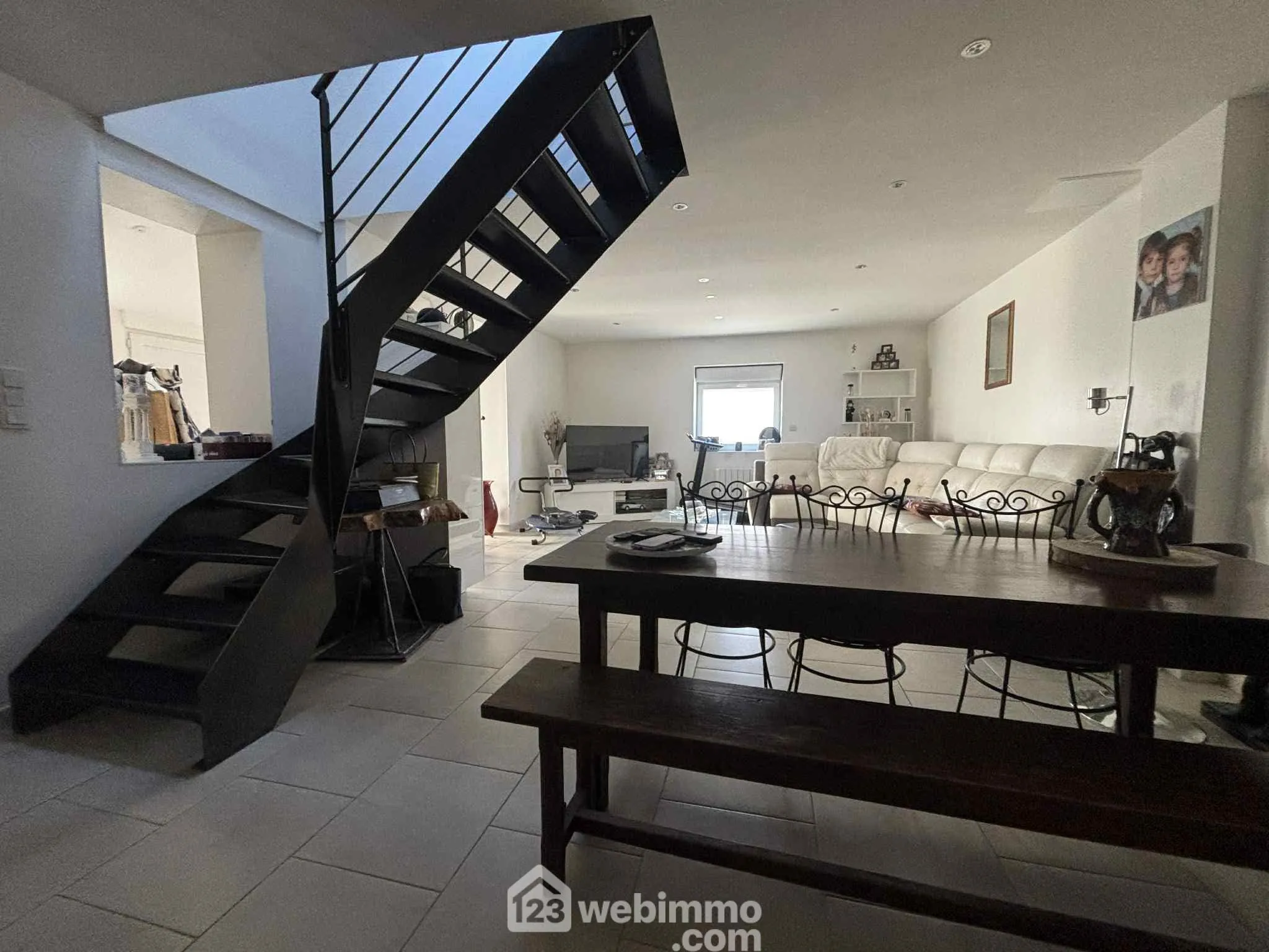 Maison de ville rénovée de 76,4 m² à Châtellerault, centre-ville 