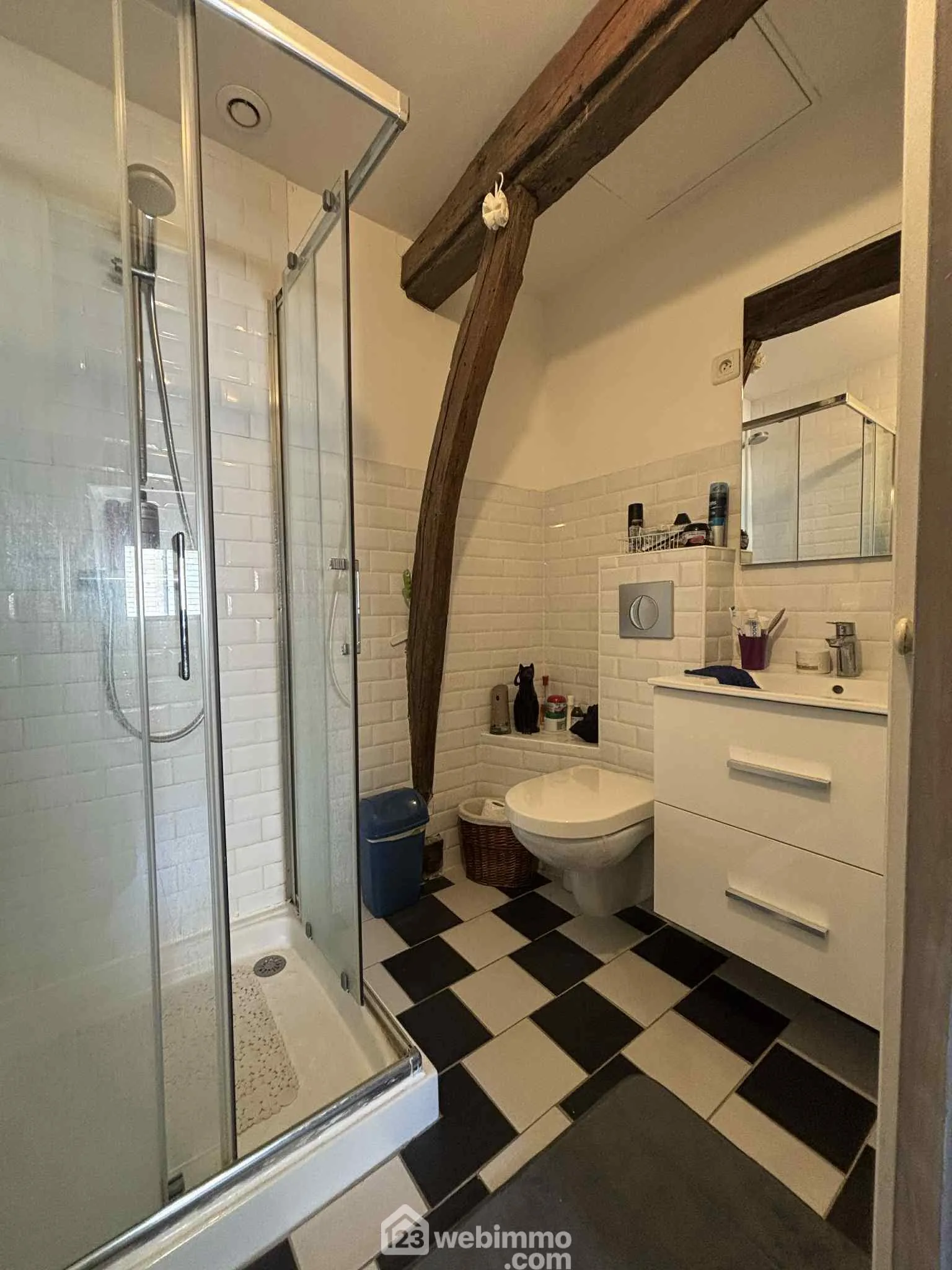 Maison de ville rénovée de 76,4 m² à Châtellerault, centre-ville 