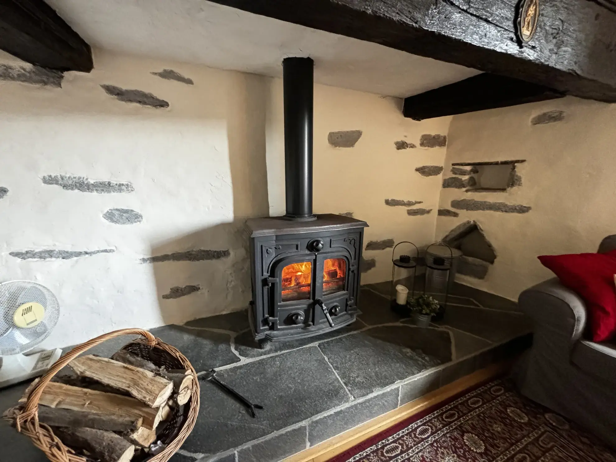 Maison médiévale rénovée avec dépendances et 12 ha de terrain à Lavinzelle, Conques 