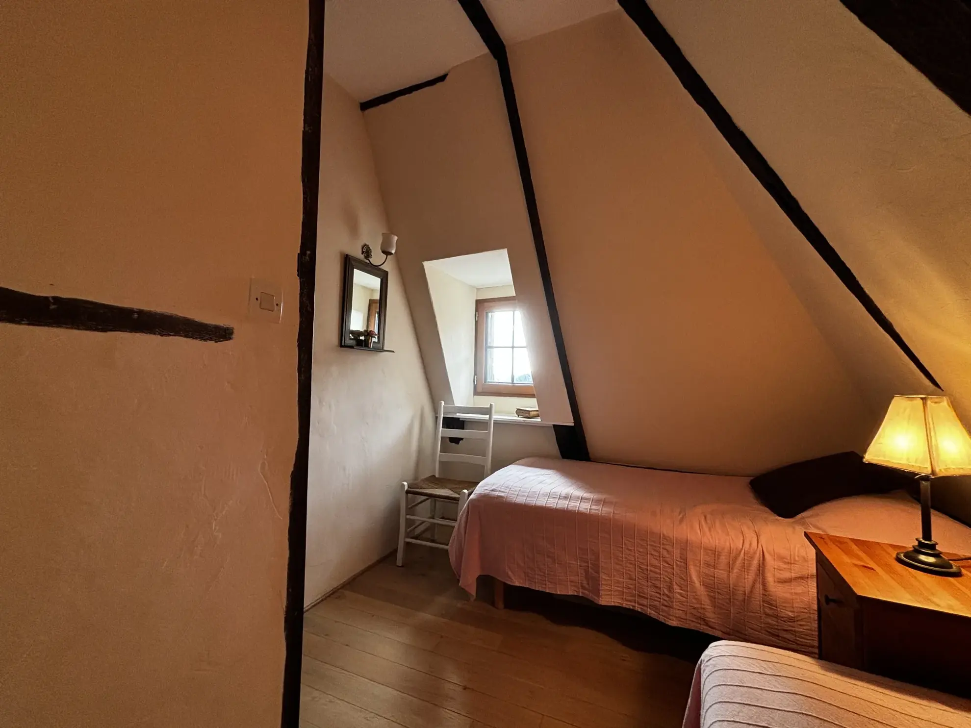 Maison médiévale rénovée avec dépendances et 12 ha de terrain à Lavinzelle, Conques 