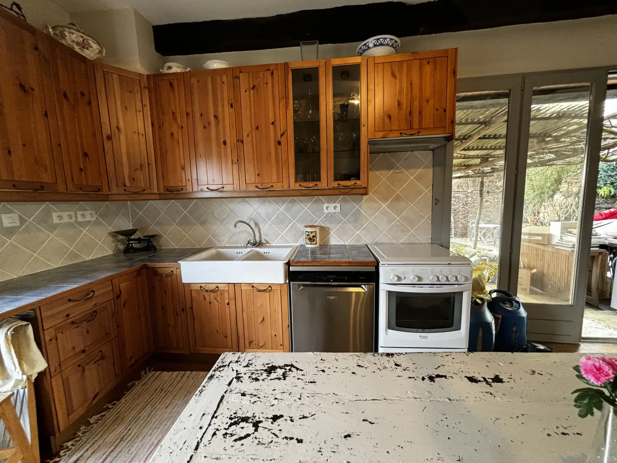 Maison médiévale rénovée avec dépendances et 12 ha de terrain à Lavinzelle, Conques 