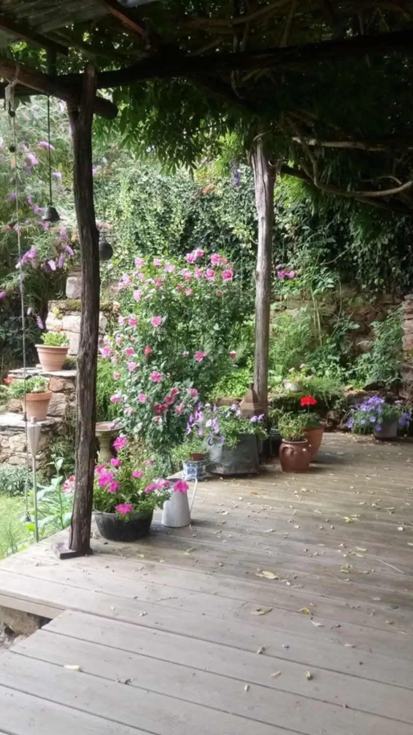 Maison médiévale rénovée avec dépendances et 12 ha de terrain à Lavinzelle, Conques 