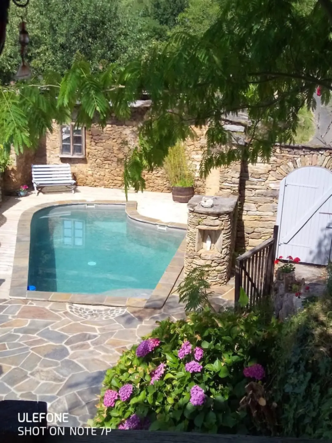 Maison médiévale rénovée avec dépendances et 12 ha de terrain à Lavinzelle, Conques 