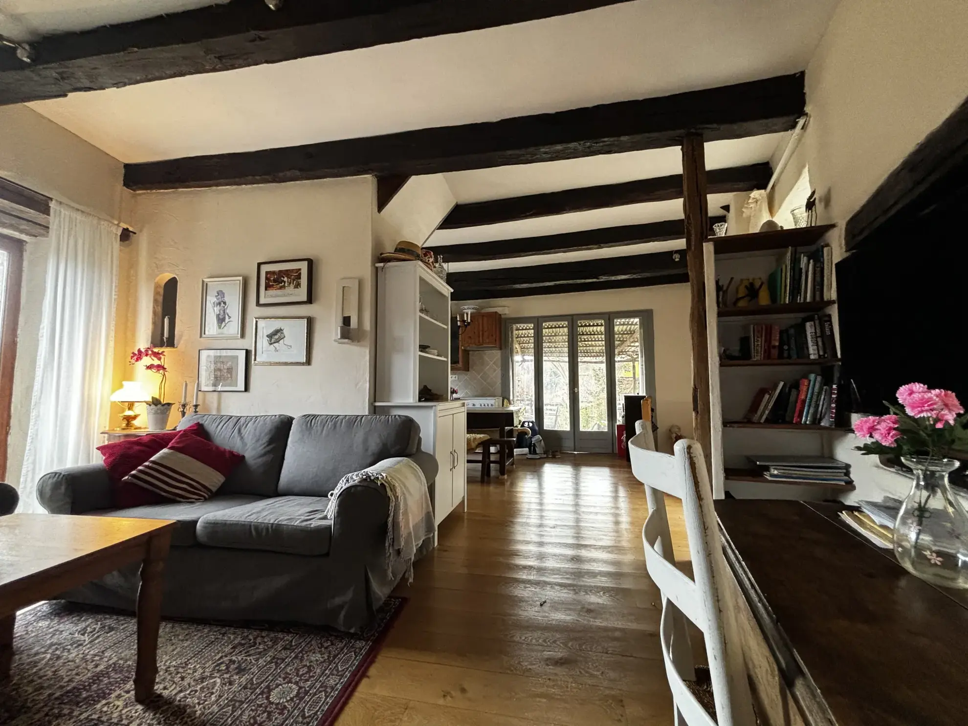 Maison médiévale rénovée avec dépendances et 12 ha de terrain à Lavinzelle, Conques 