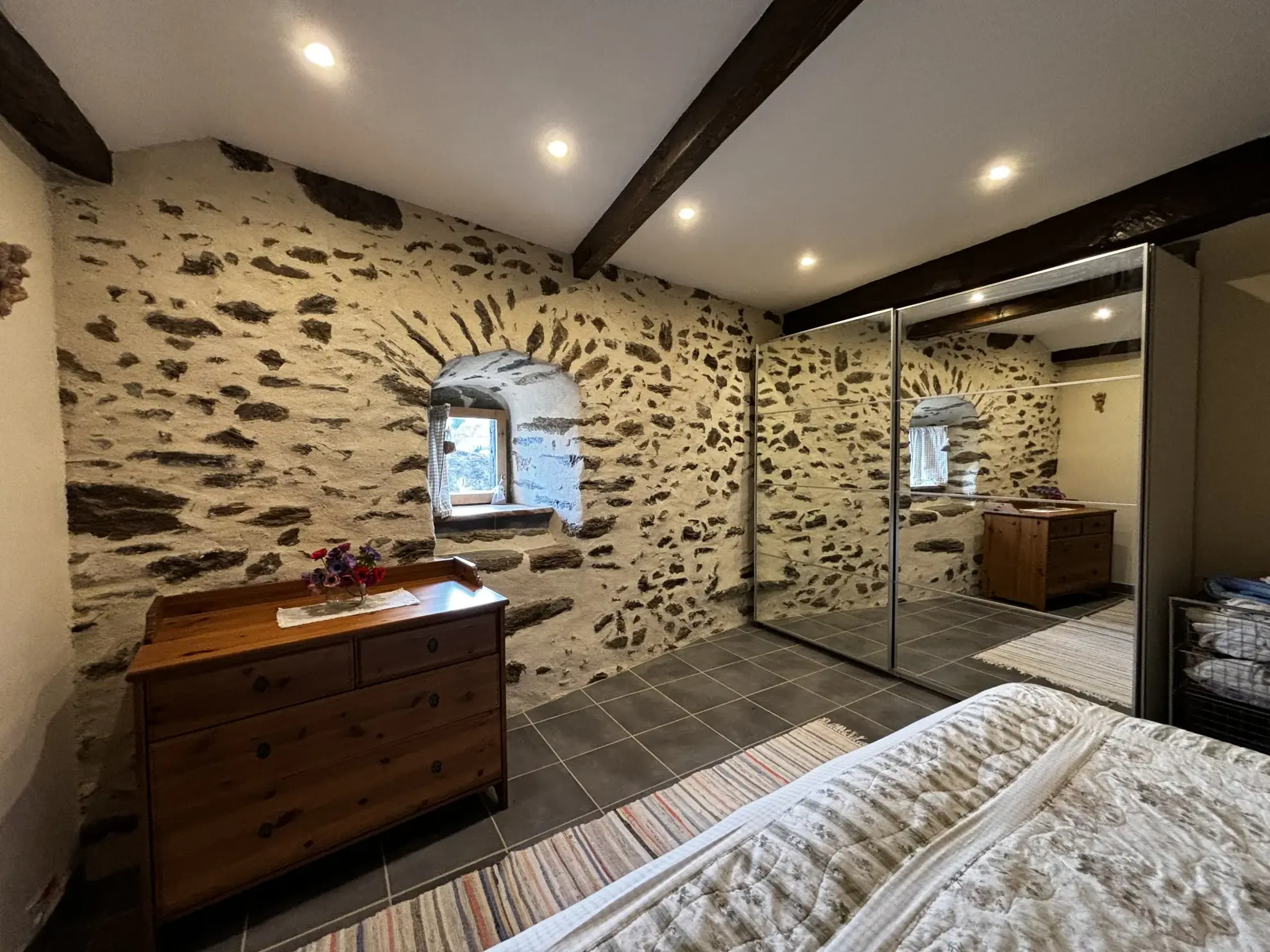 Maison médiévale rénovée avec dépendances et 12 ha de terrain à Lavinzelle, Conques 