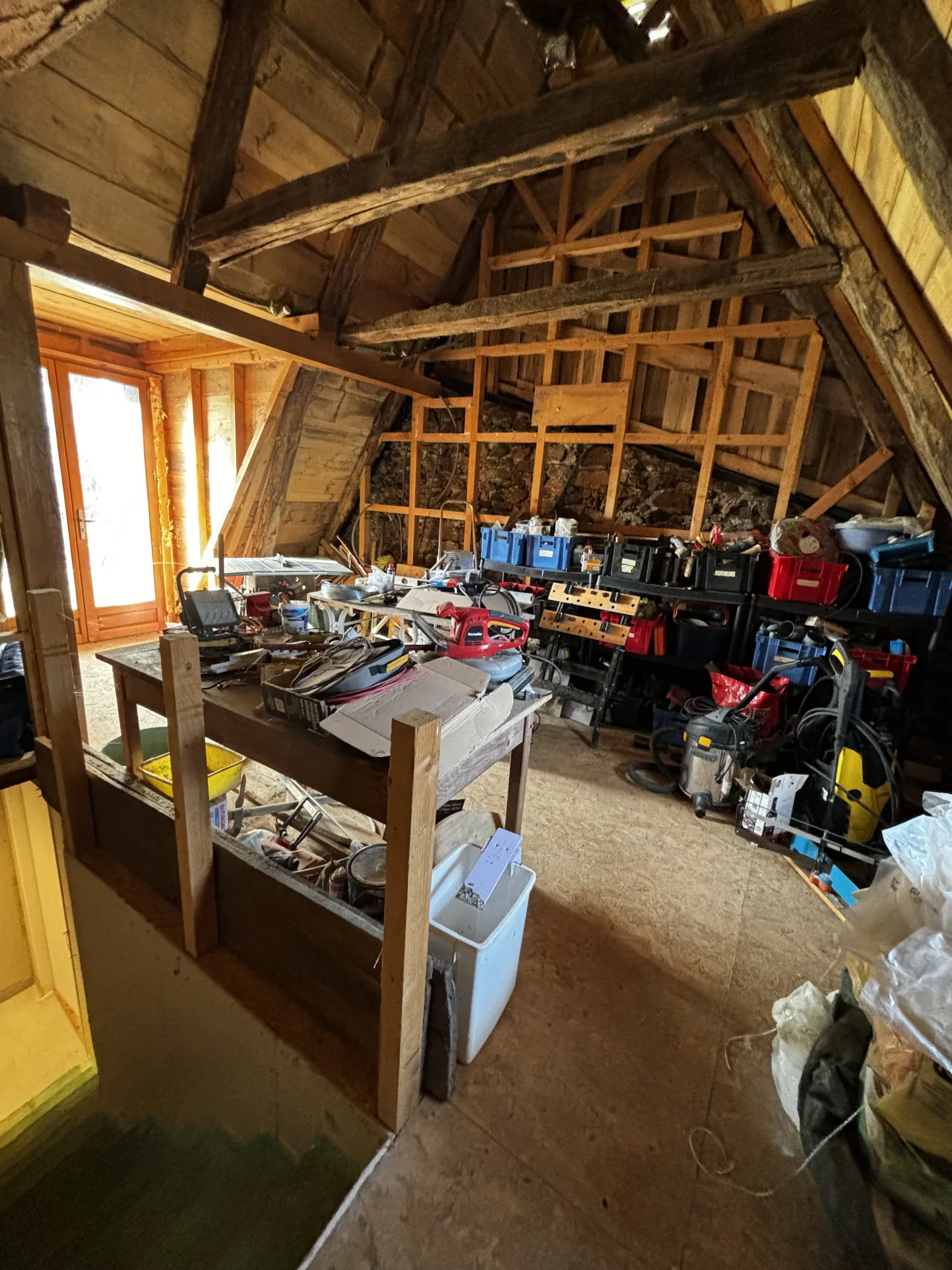 Maison médiévale rénovée avec dépendances et 12 ha de terrain à Lavinzelle, Conques 