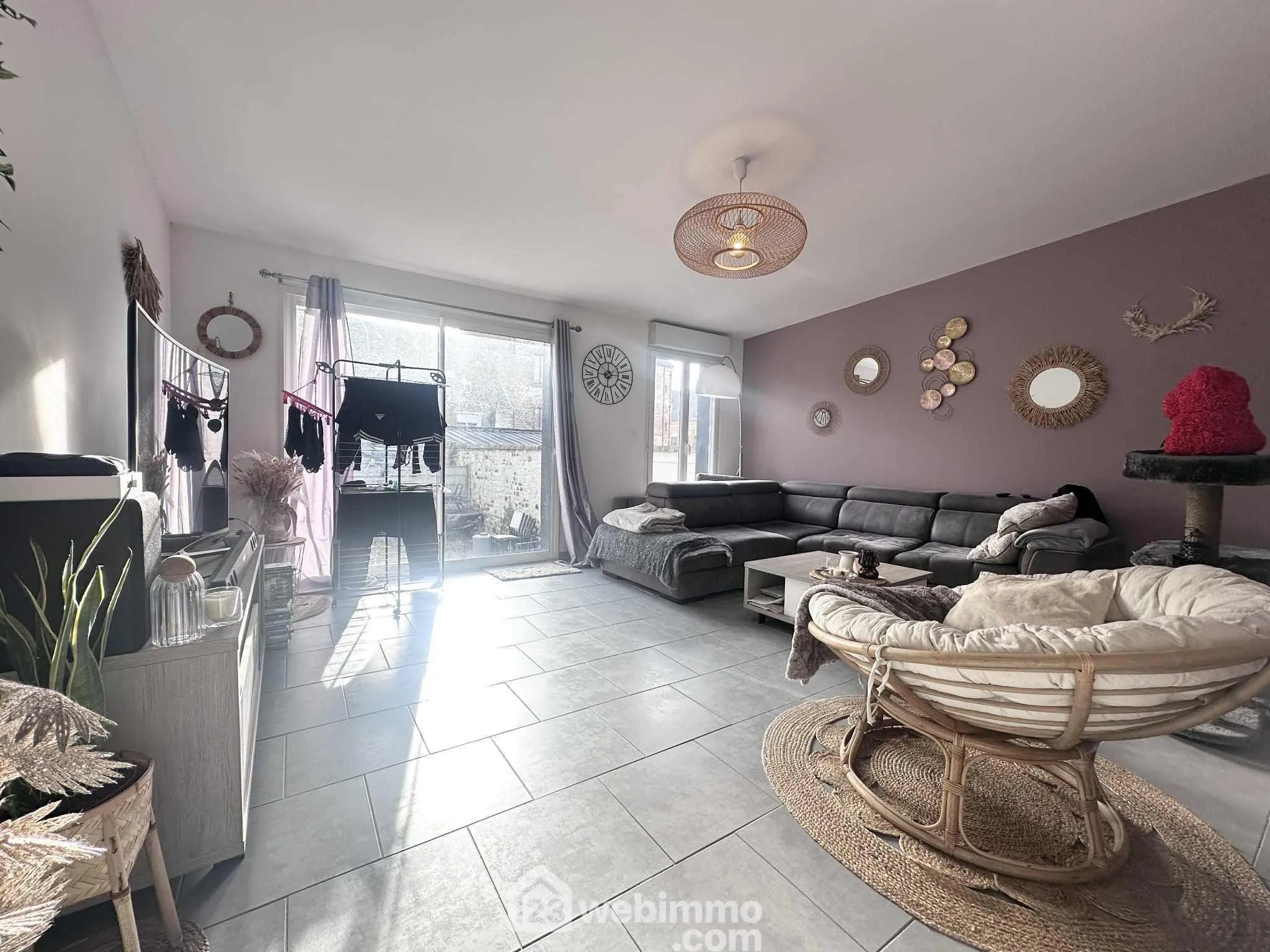 Maison rénovée de 98 m² à Crécy-sur-Serre avec jardin et stationnement 