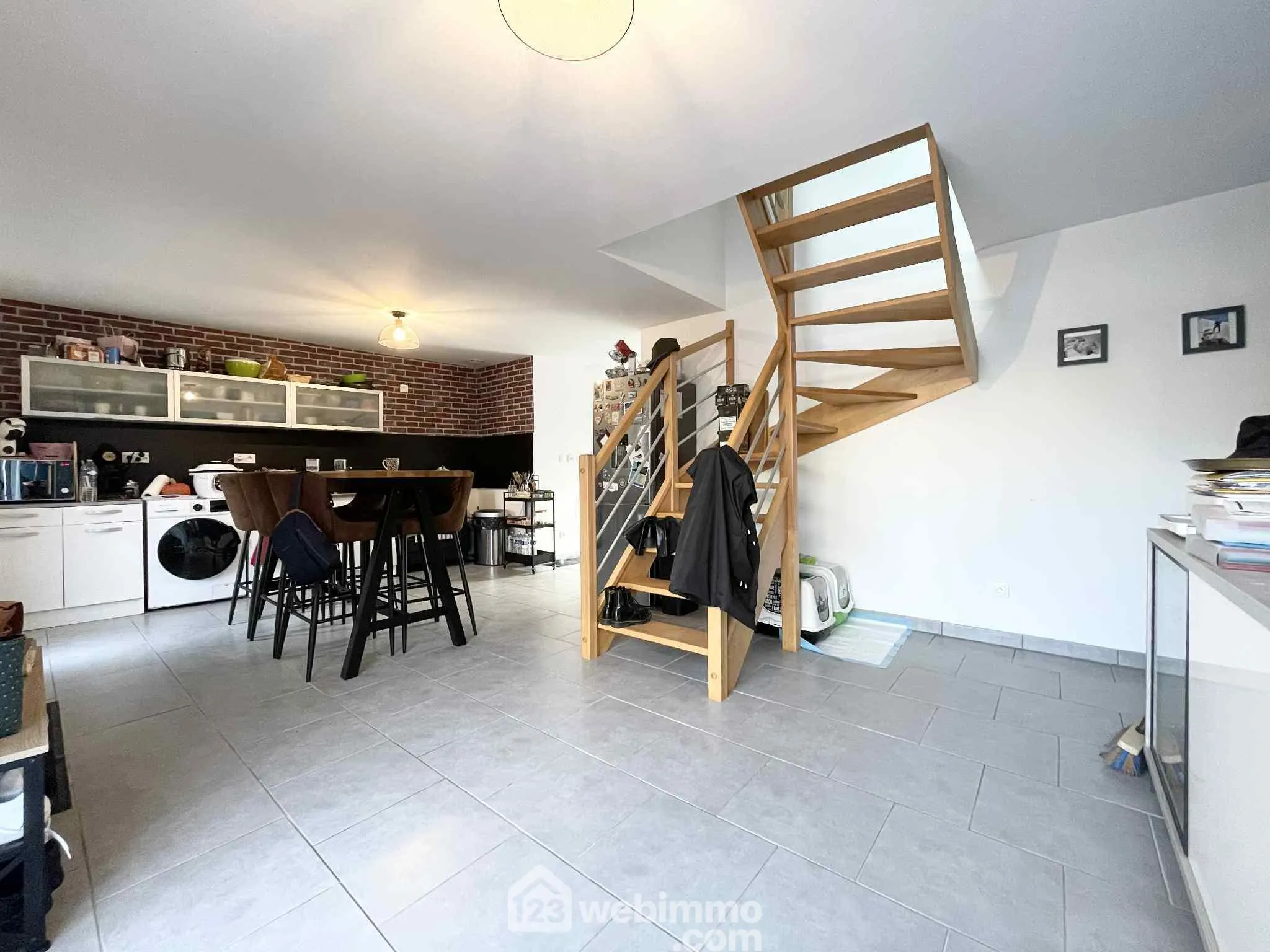 Maison rénovée de 98 m² à Crécy-sur-Serre avec jardin et stationnement 