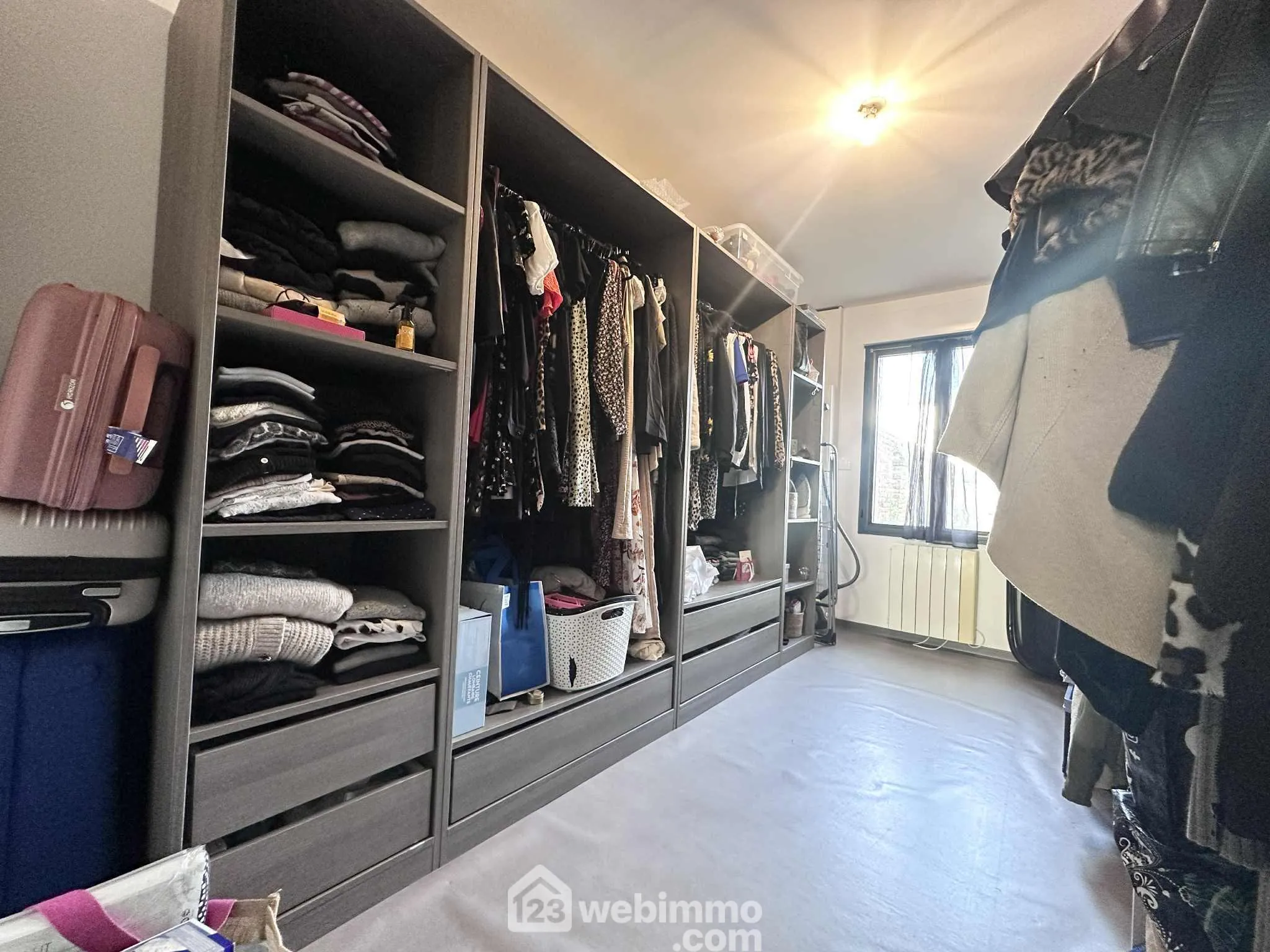 Maison rénovée de 98 m² à Crécy-sur-Serre avec jardin et stationnement 